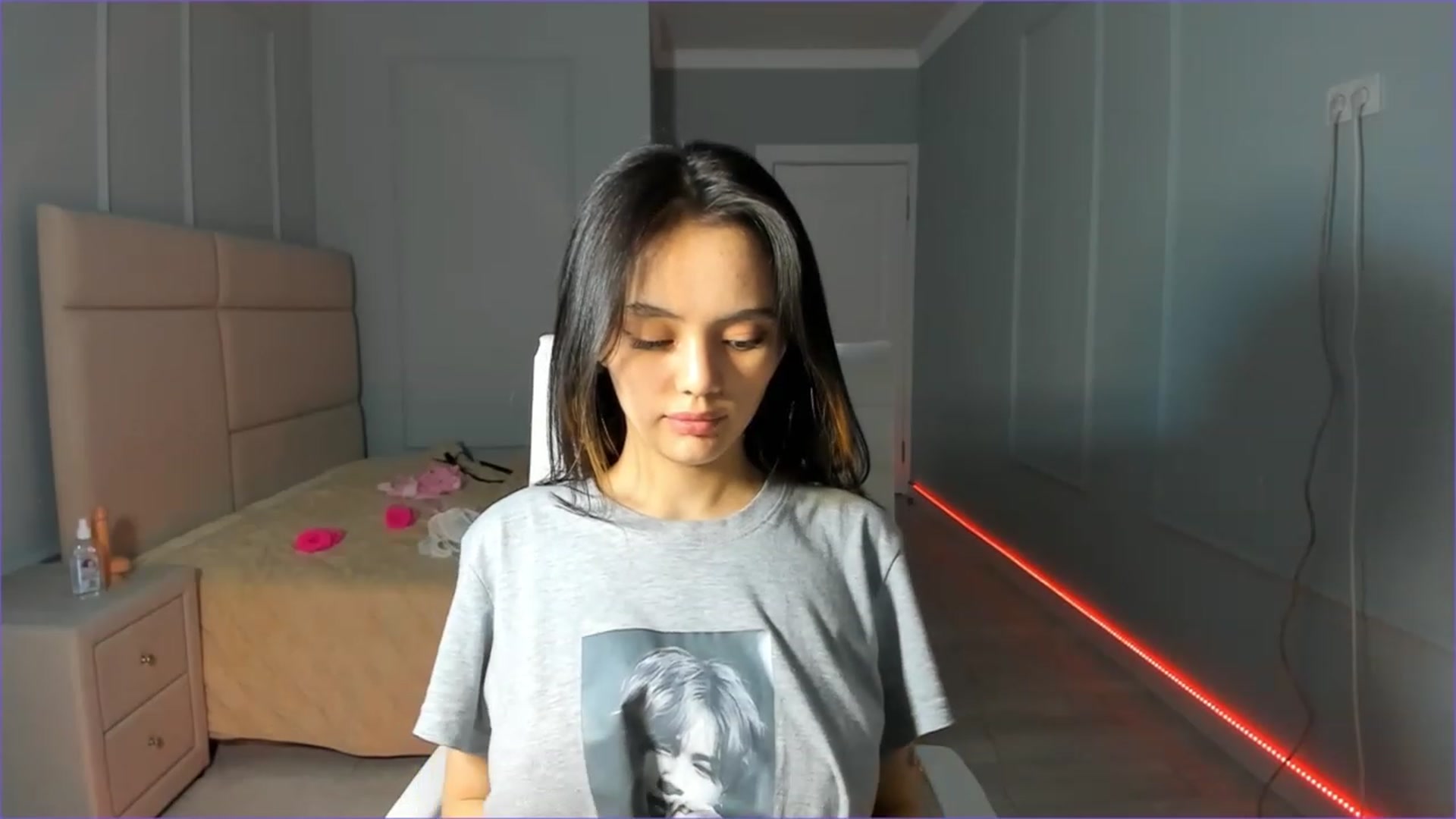 Gallery image thumbnail from Emma_clarc's myfreecams stream on, 05/06/2023, 18:14 image 6 of 20