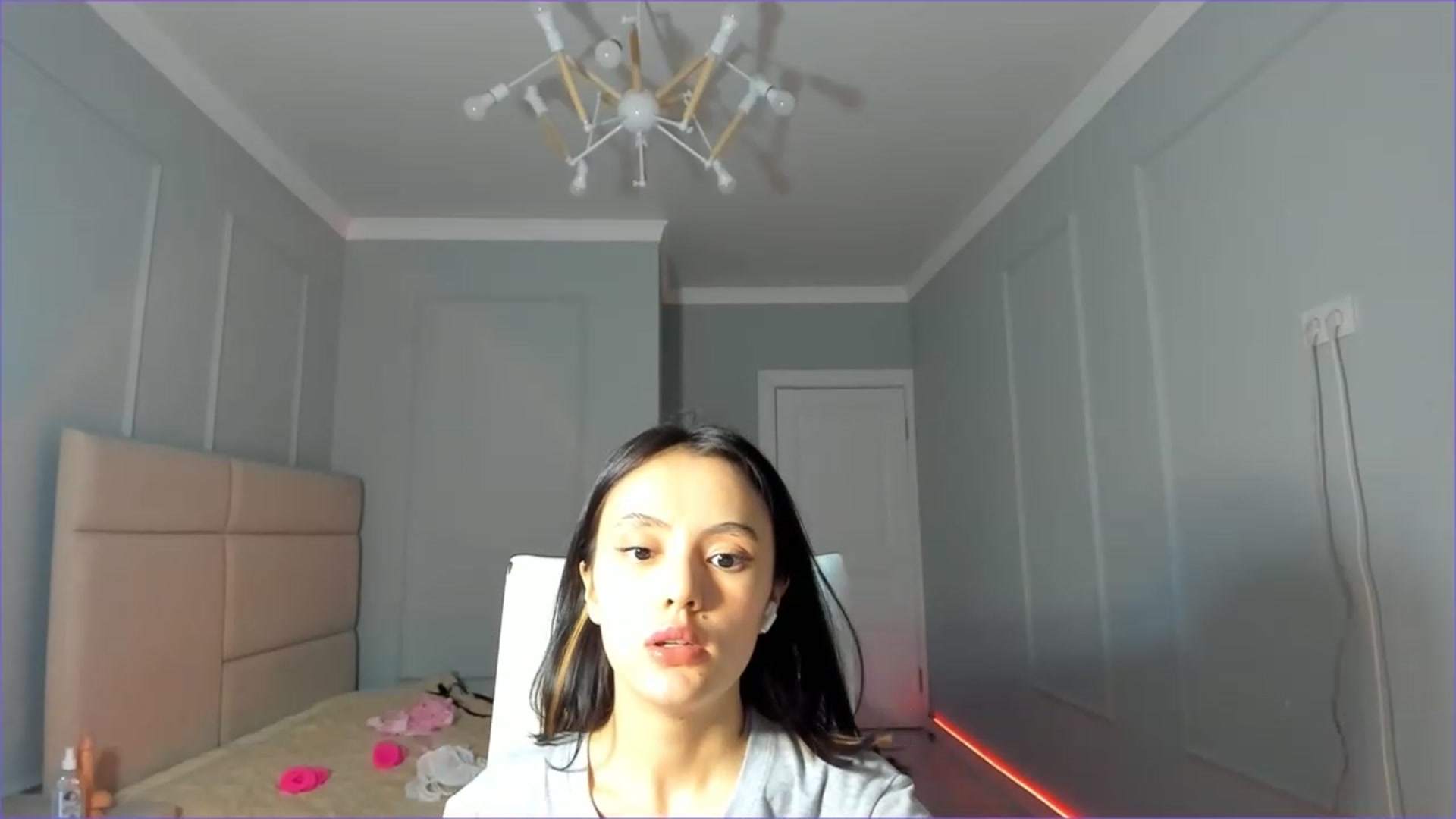 Gallery image thumbnail from Emma_clarc's myfreecams stream on, 05/06/2023, 18:14 image 19 of 20