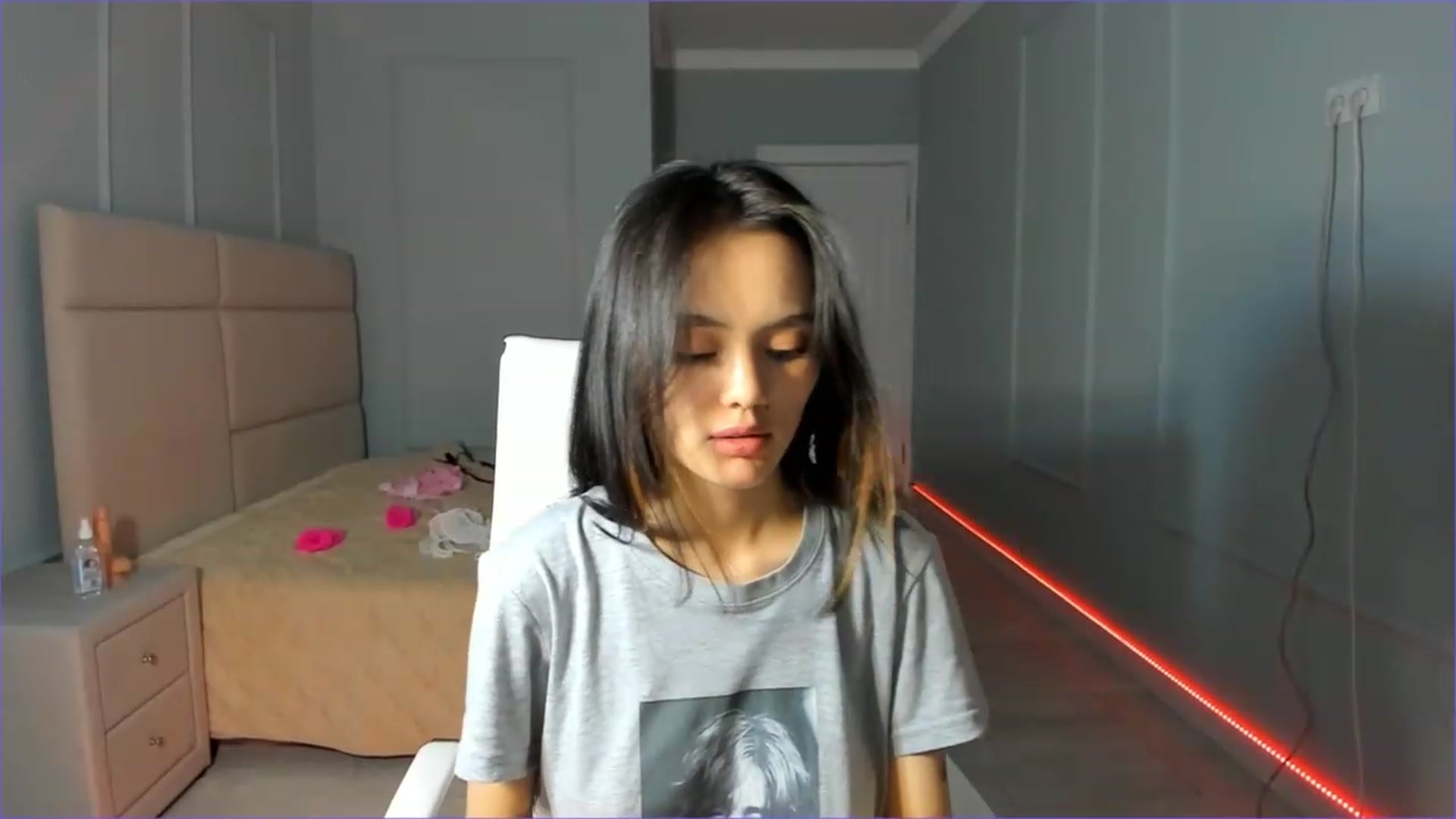 Gallery image thumbnail from Emma_clarc's myfreecams stream on, 05/06/2023, 18:14 image 7 of 20