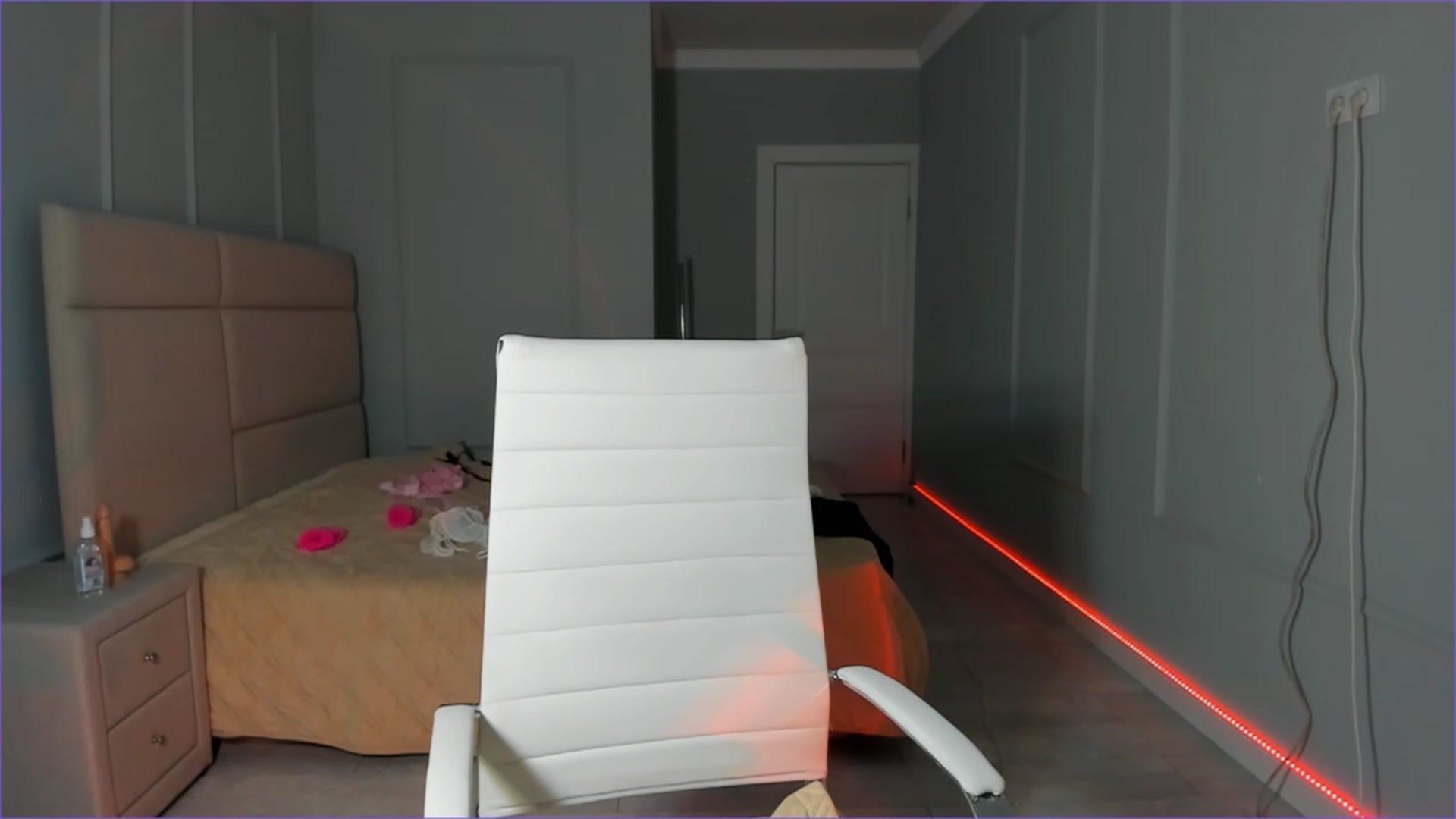 Gallery image thumbnail from Emma_clarc's myfreecams stream on, 05/06/2023, 18:14 image 8 of 20