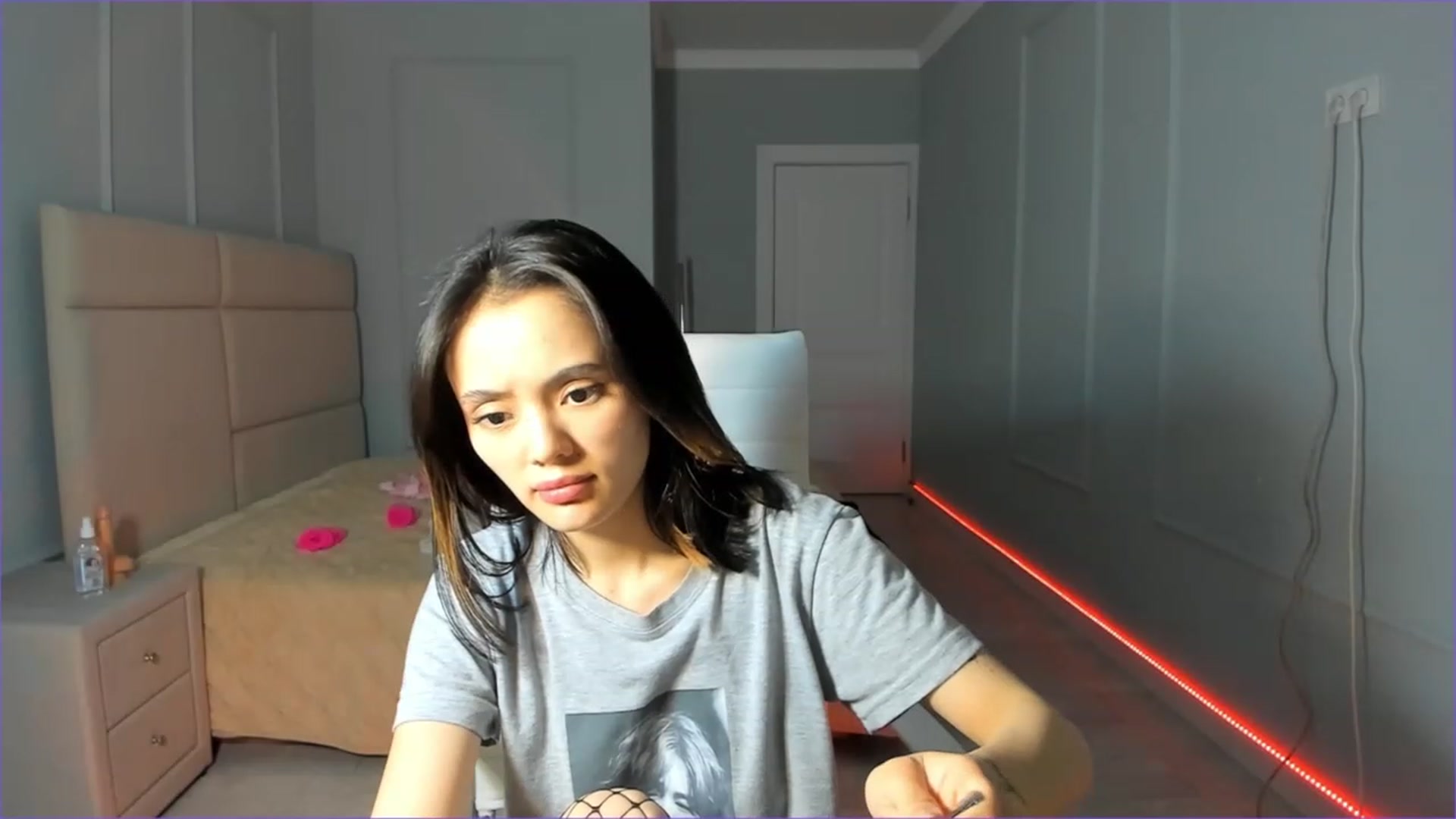 Gallery image thumbnail from Emma_clarc's myfreecams stream on, 05/06/2023, 18:14 image 14 of 20