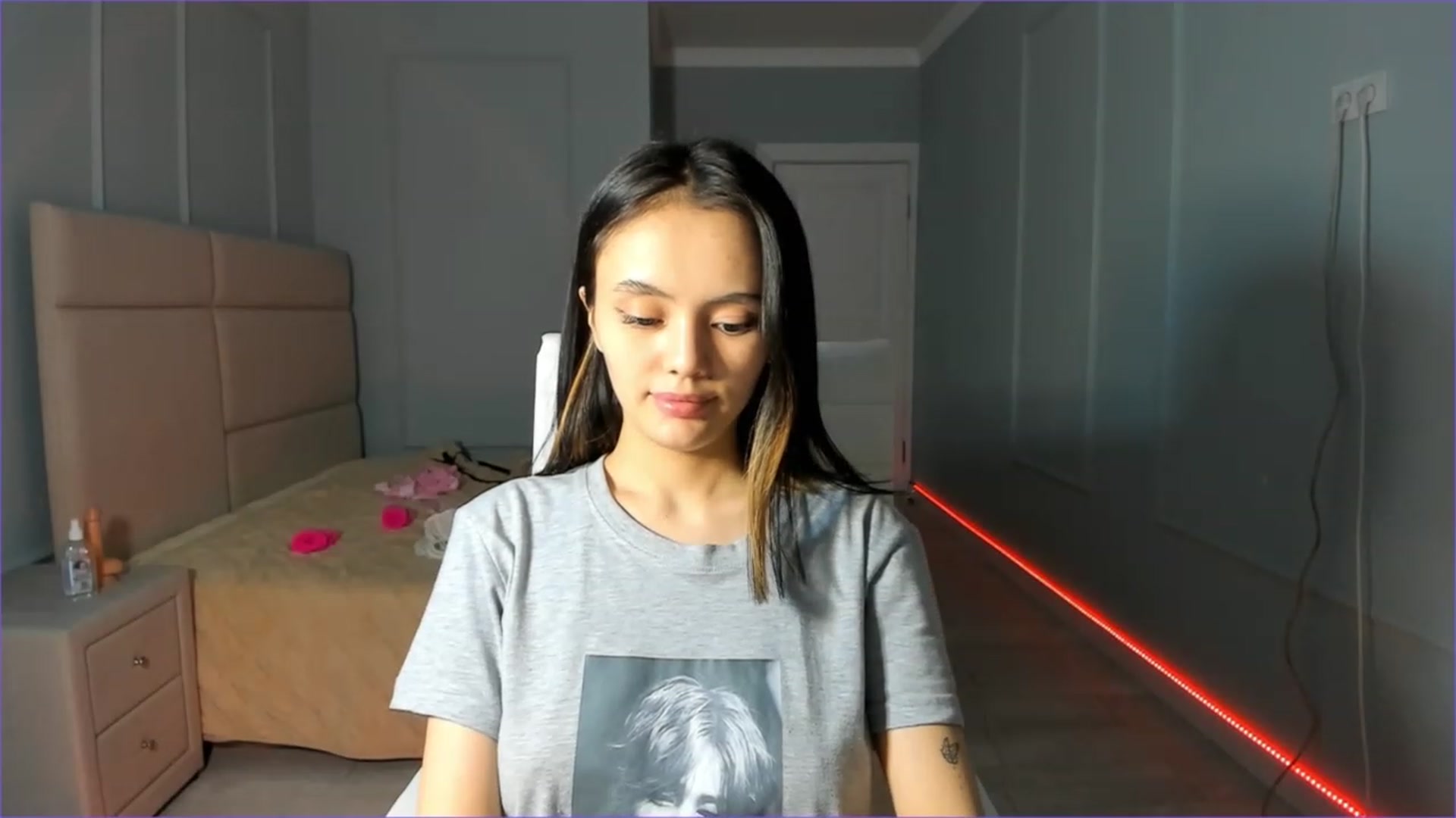 Gallery image thumbnail from Emma_clarc's myfreecams stream on, 05/06/2023, 18:14 image 5 of 20