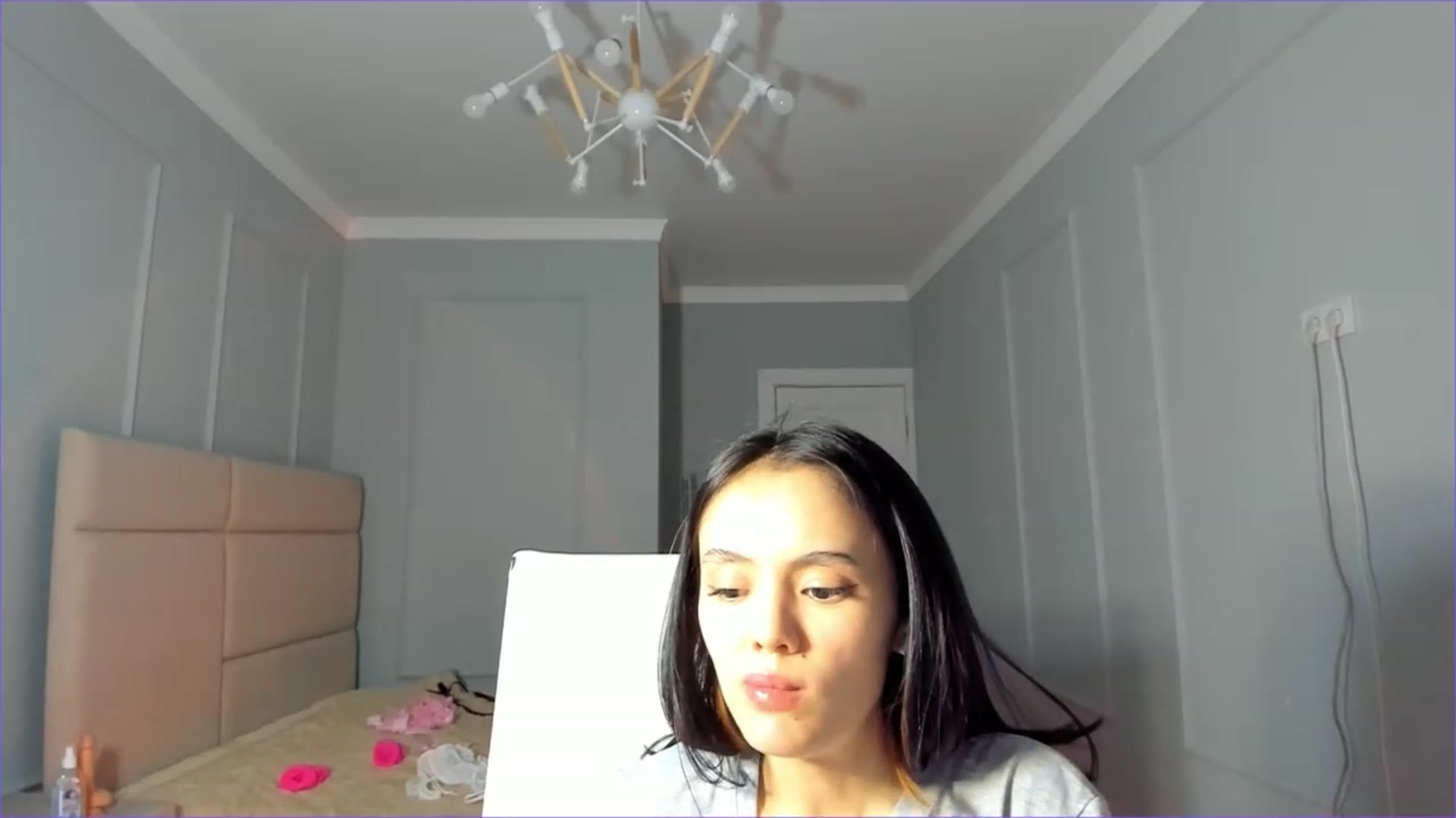 Gallery image thumbnail from Emma_clarc's myfreecams stream on, 05/06/2023, 18:14 image 17 of 20