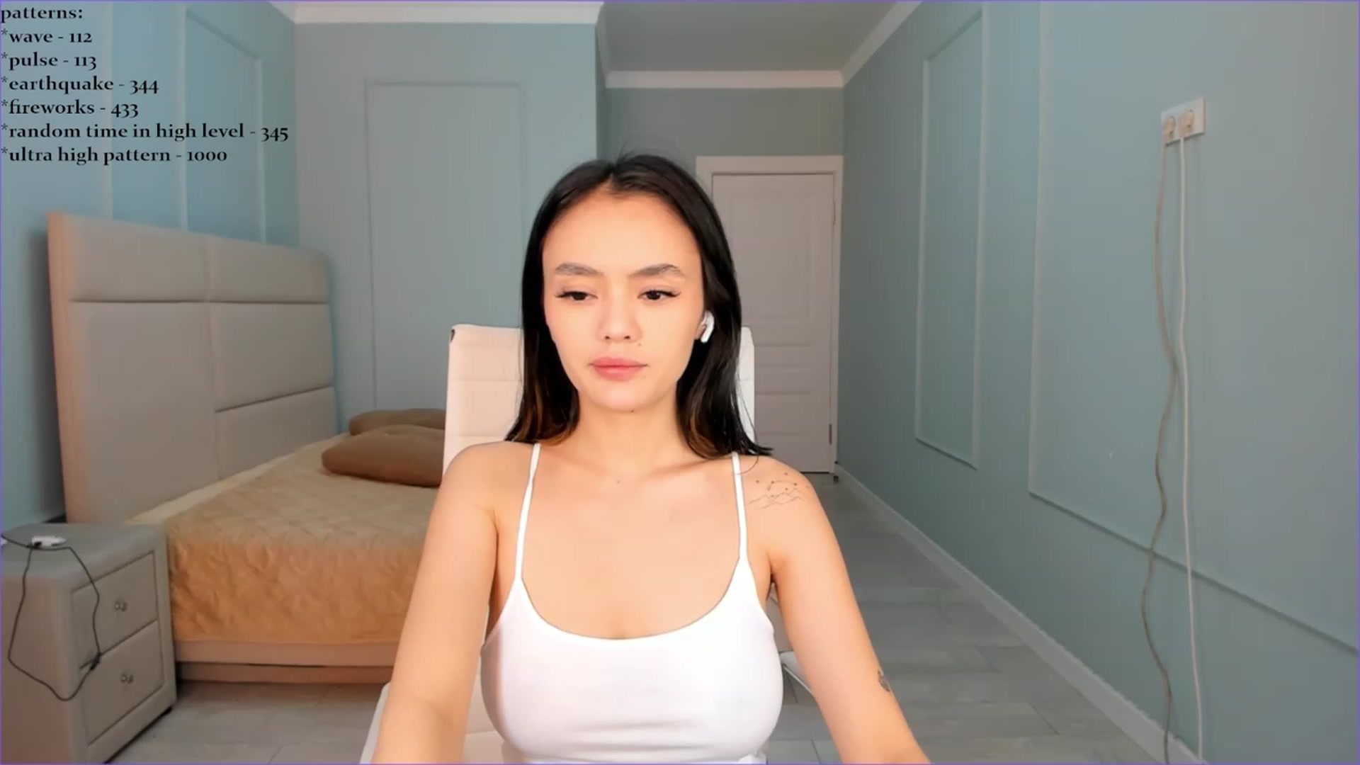 Gallery image thumbnail from Emma_clarc's myfreecams stream on, 05/29/2023, 02:49 image 4 of 20