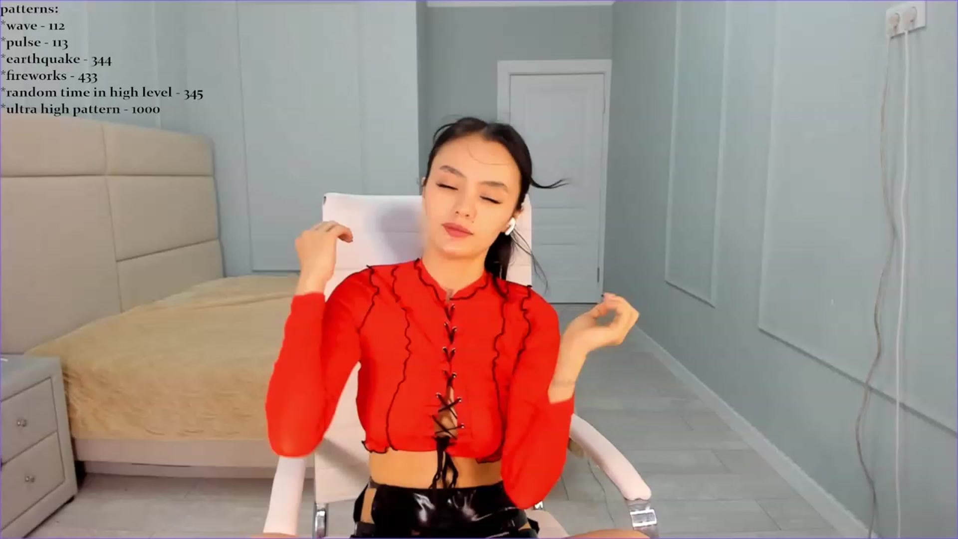 Gallery image thumbnail from Emma_clarc's myfreecams stream on, 05/29/2023, 12:15 image 3 of 20