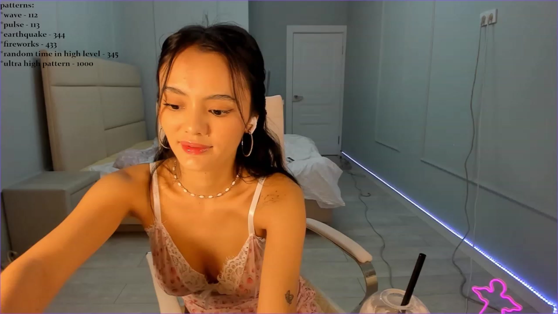 Gallery image thumbnail from Emma_clarc's myfreecams stream on, 09/26/2023, 06:56 image 6 of 20