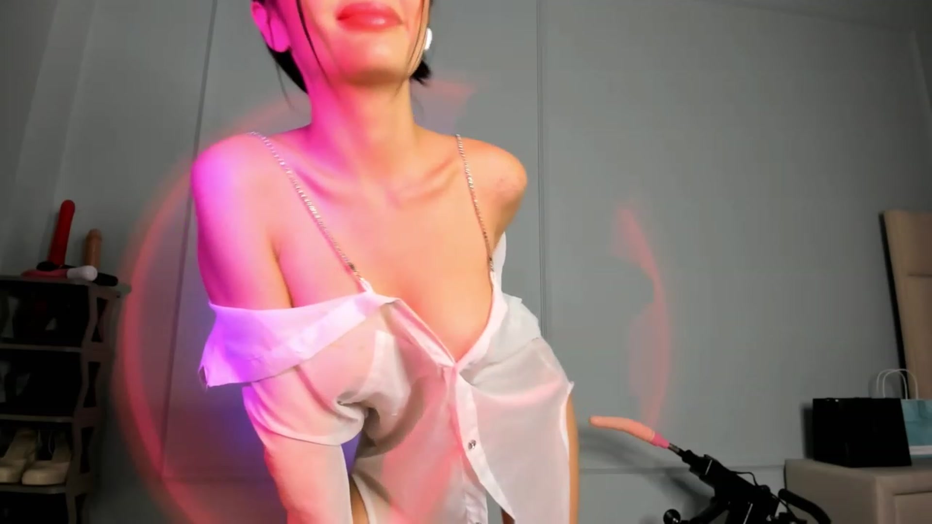 Gallery image thumbnail from Emma_clarc's myfreecams stream on, 12/07/2023, 16:50 image 13 of 20