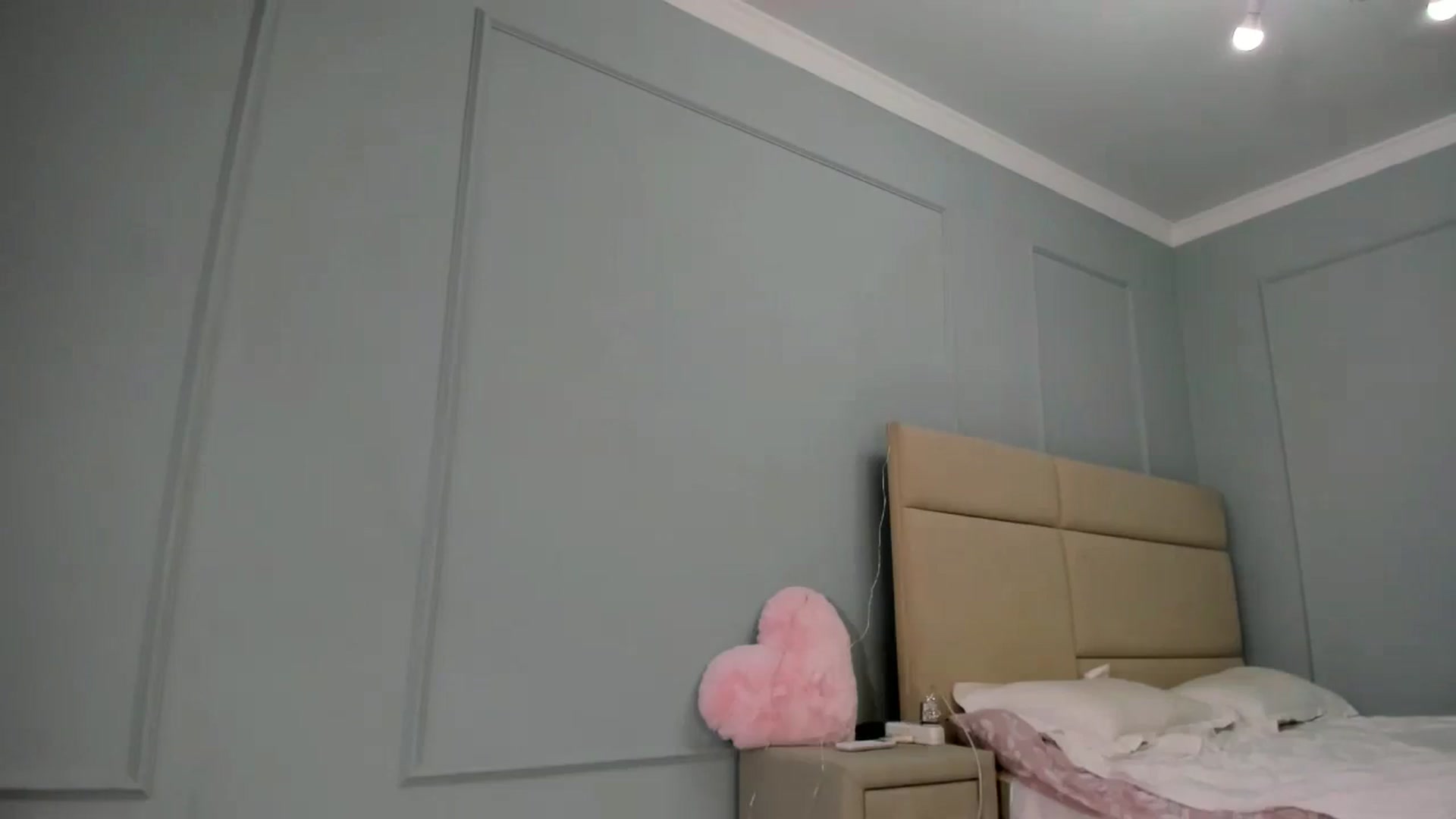 Gallery image thumbnail from Emma_clarc's myfreecams stream on, 02/22/2024, 11:39 image 14 of 20