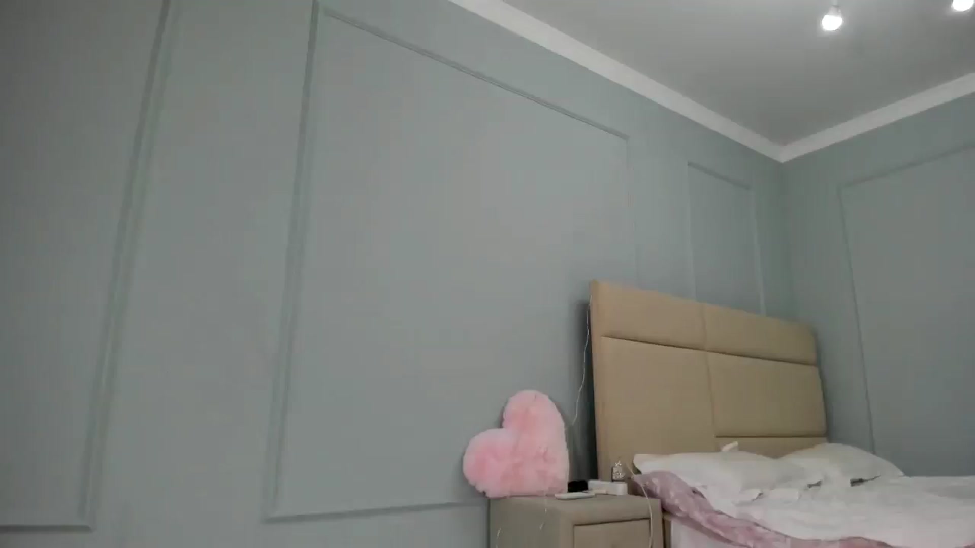 Gallery image thumbnail from Emma_clarc's myfreecams stream on, 02/22/2024, 11:39 image 5 of 20
