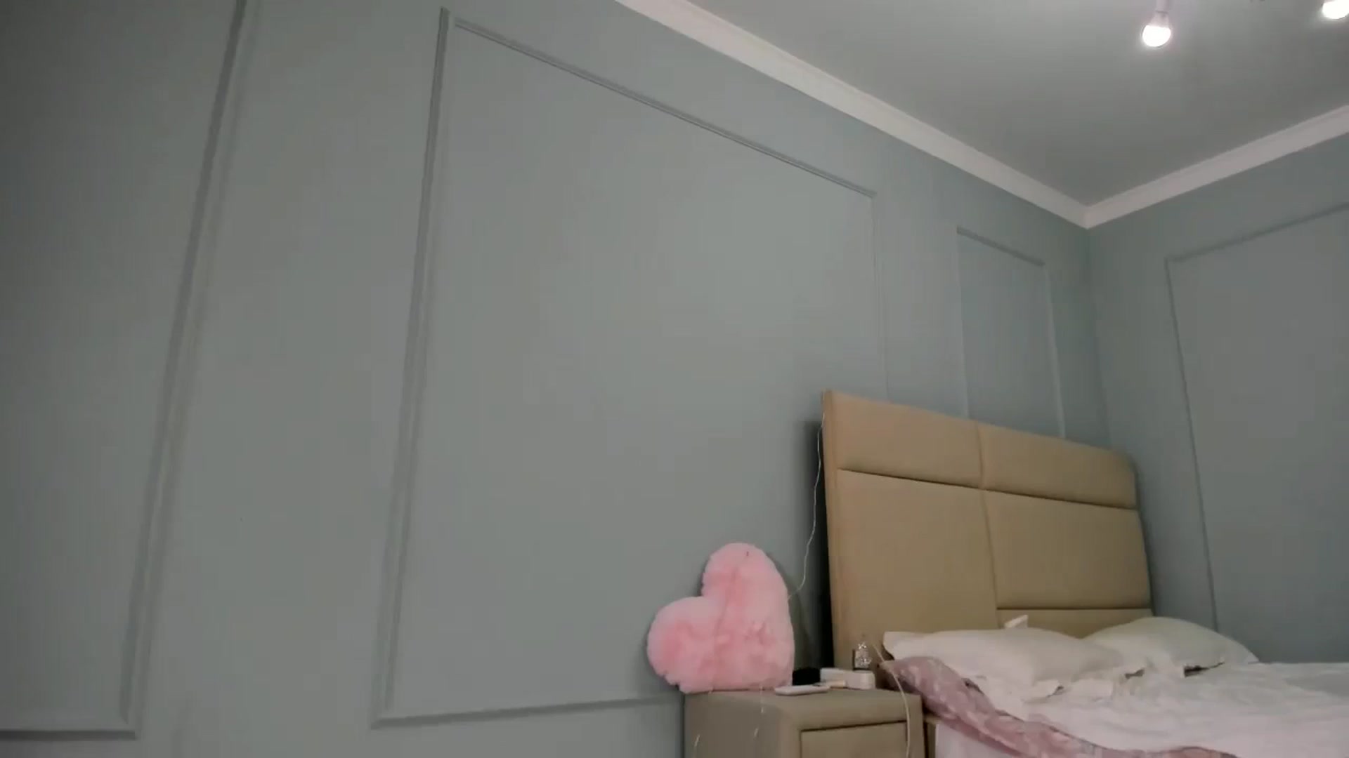 Gallery image thumbnail from Emma_clarc's myfreecams stream on, 02/22/2024, 11:39 image 15 of 20