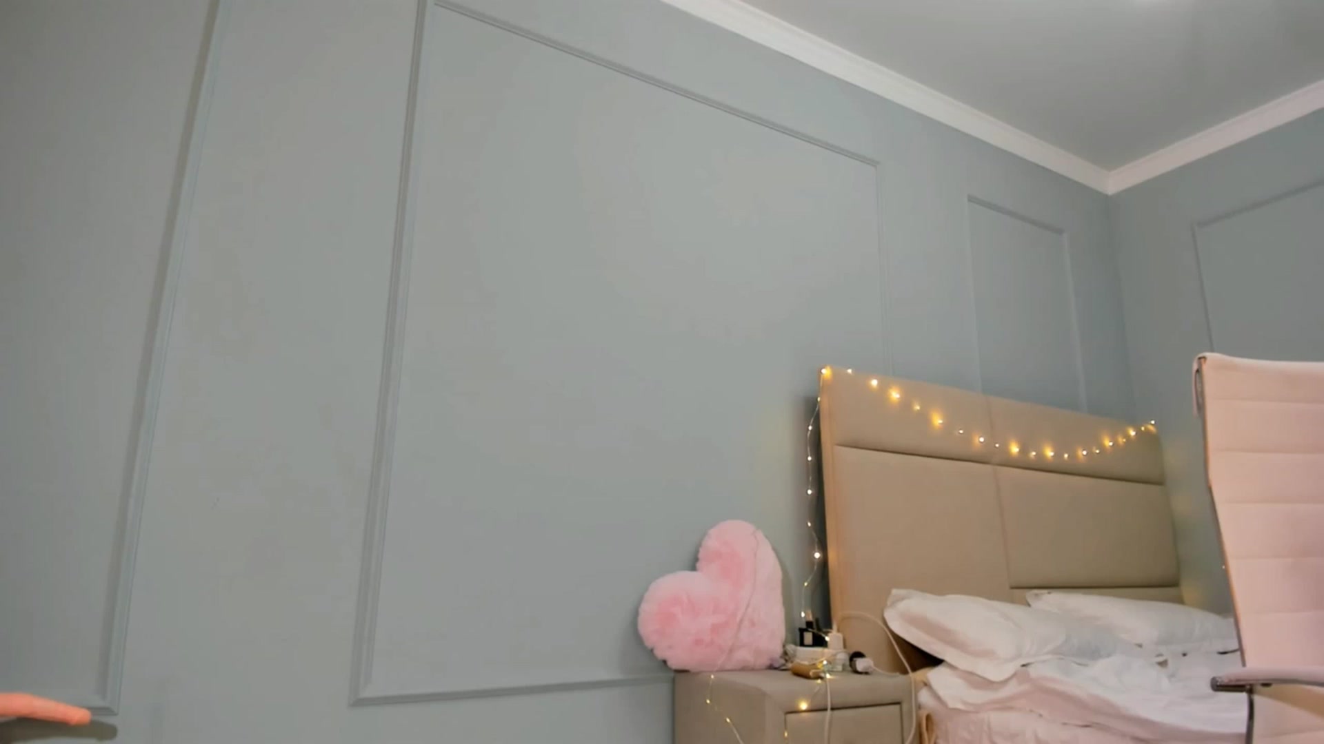 Gallery image thumbnail from Emma_clarc's myfreecams stream on, 03/12/2024, 07:02 image 12 of 20