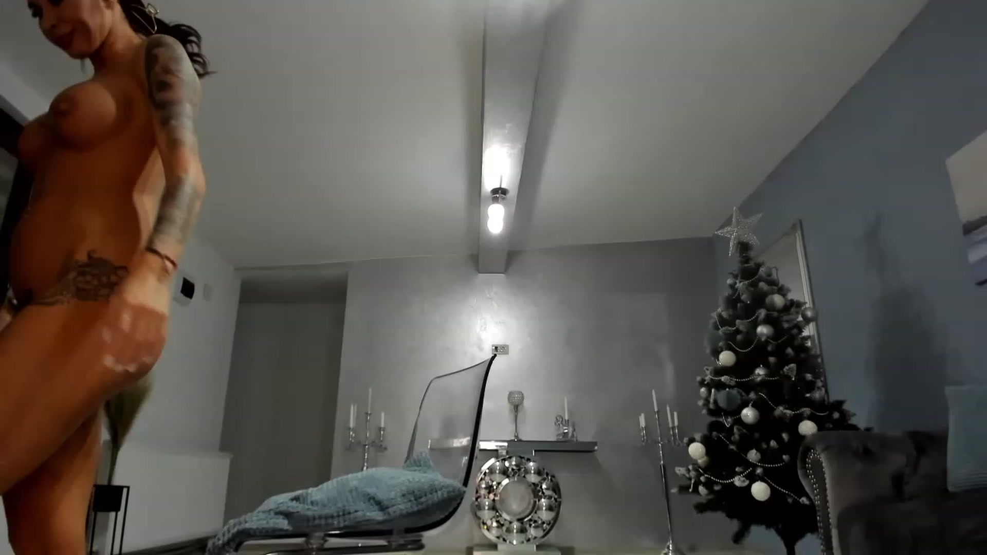 Gallery image thumbnail from Emma_d's myfreecams stream on, 01/06/2023, 15:45 image 18 of 20