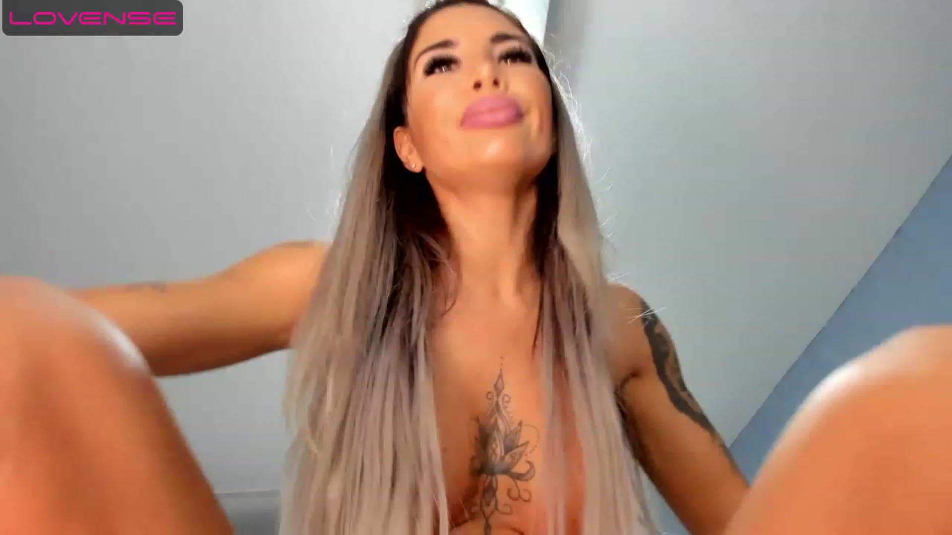 Gallery image thumbnail from Emma_d's myfreecams stream on, 05/08/2023, 13:30 image 16 of 20