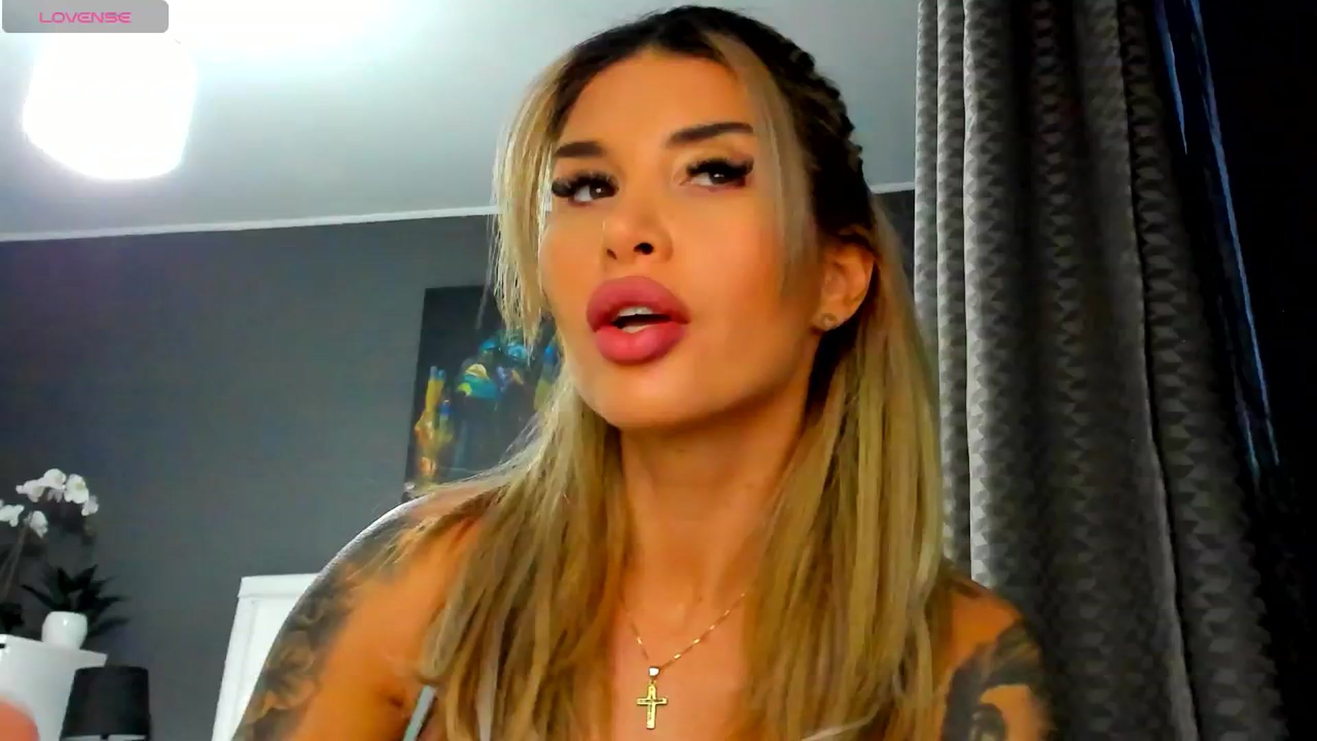 Gallery image thumbnail from Emma_d's myfreecams stream on, 04/03/2025, 17:04 image 13 of 20