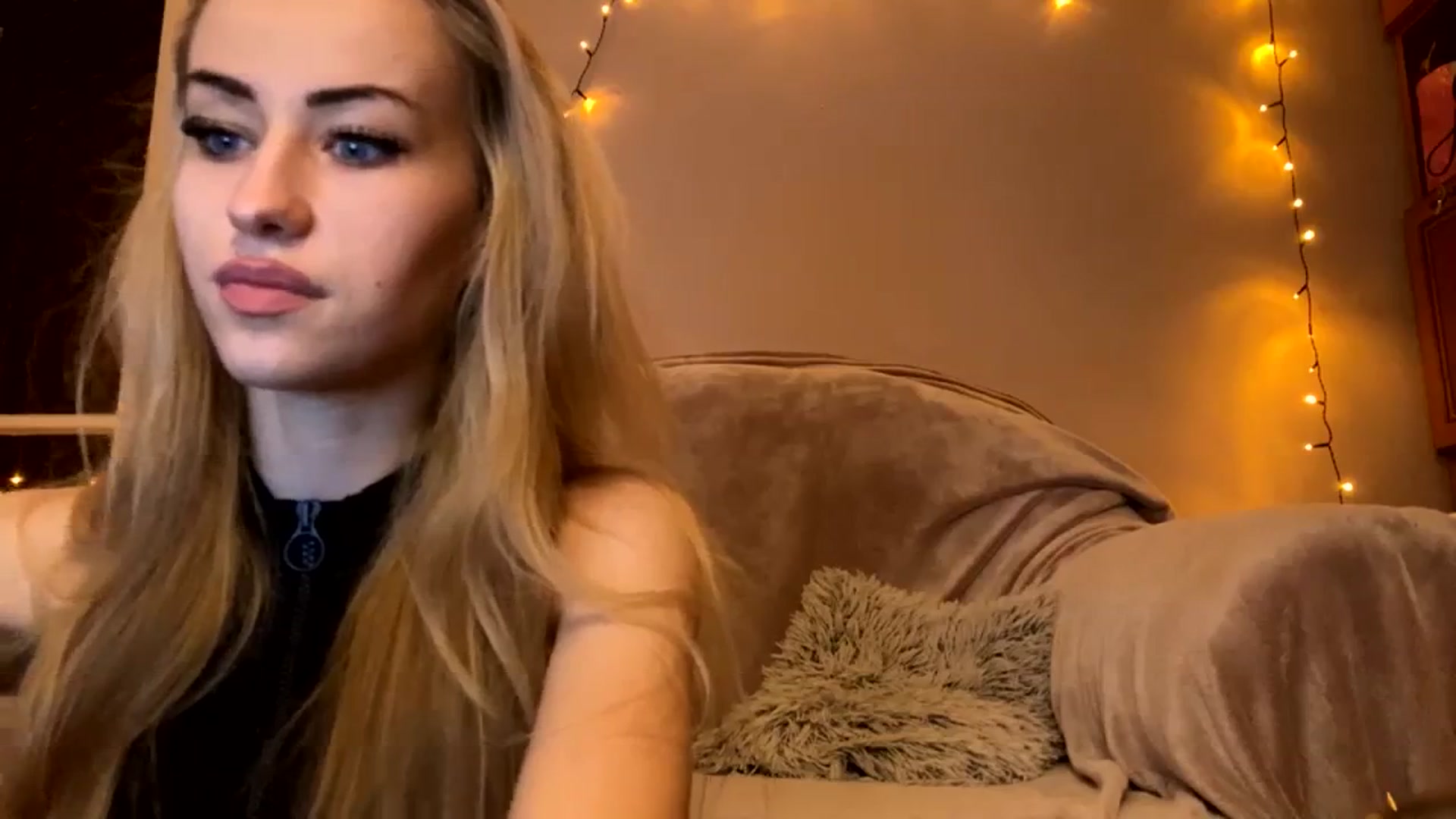 Gallery image thumbnail from Emma_wattsen's myfreecams stream on, 12/07/2023, 21:46 image 3 of 20