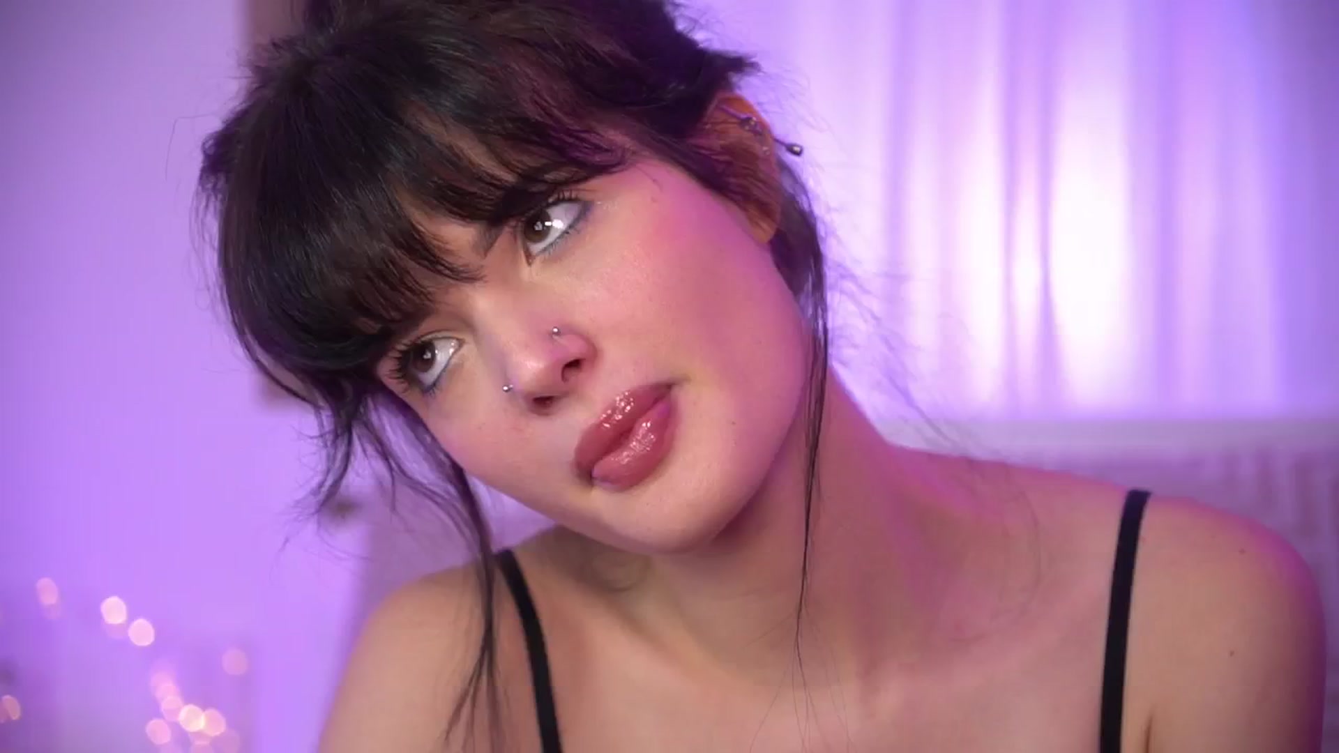 Gallery image thumbnail from EmmaaSnow's myfreecams stream on, 05/13/2024, 18:17 image 8 of 20