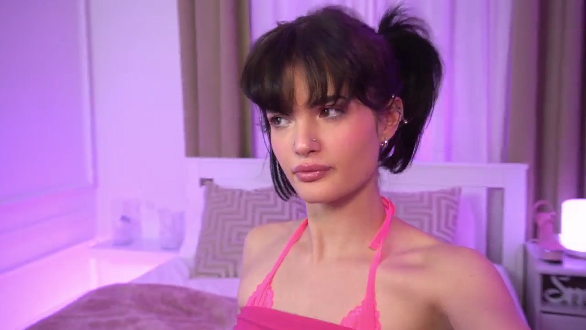 Gallery image thumbnail from EmmaaSnow's myfreecams stream on, 05/14/2024, 18:57 image 3 of 20