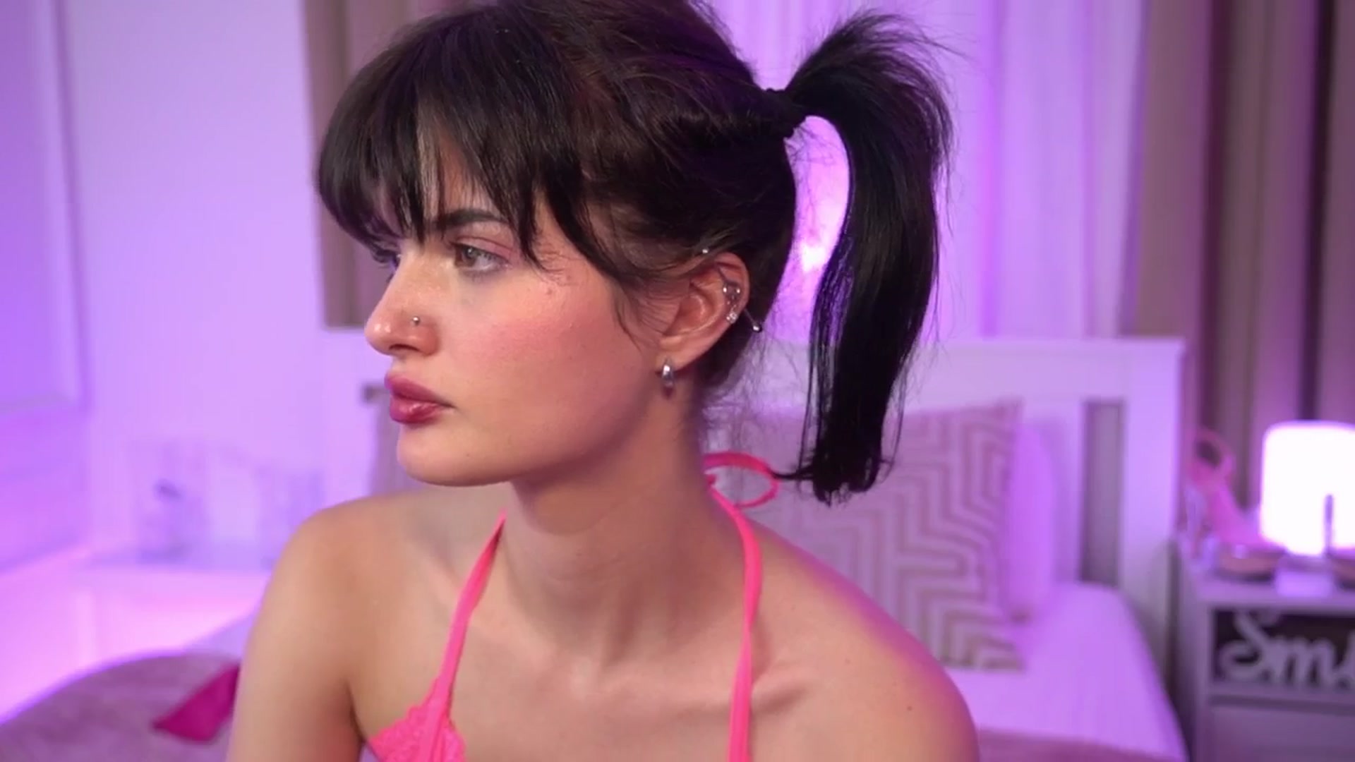 Gallery image thumbnail from EmmaaSnow's myfreecams stream on, 05/14/2024, 21:17 image 10 of 20
