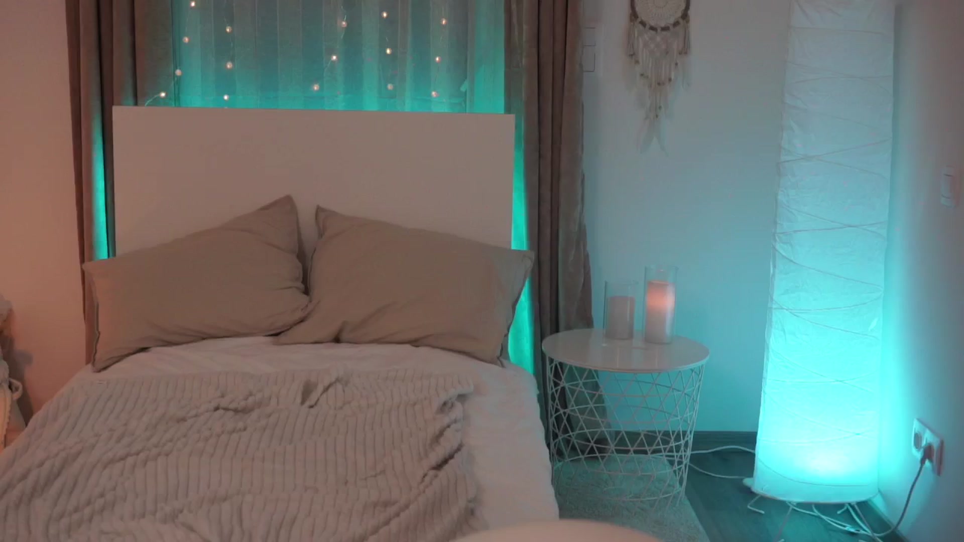 Gallery image thumbnail from EmmaaSnow's myfreecams stream on, 05/28/2024, 24:23 image 1 of 20