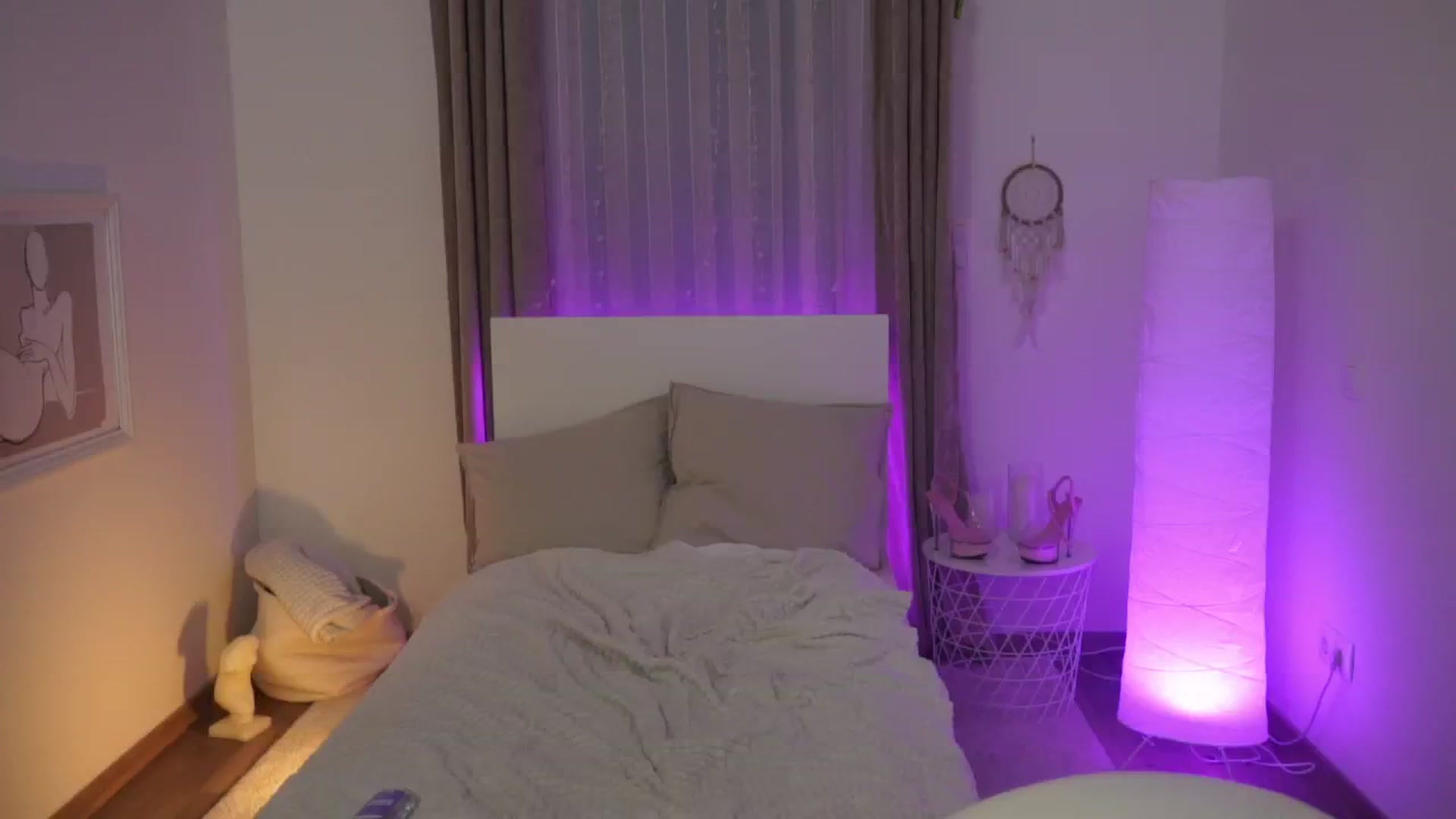 Gallery image thumbnail from EmmaaSnow's myfreecams stream on, 05/30/2024, 24:42 image 20 of 20