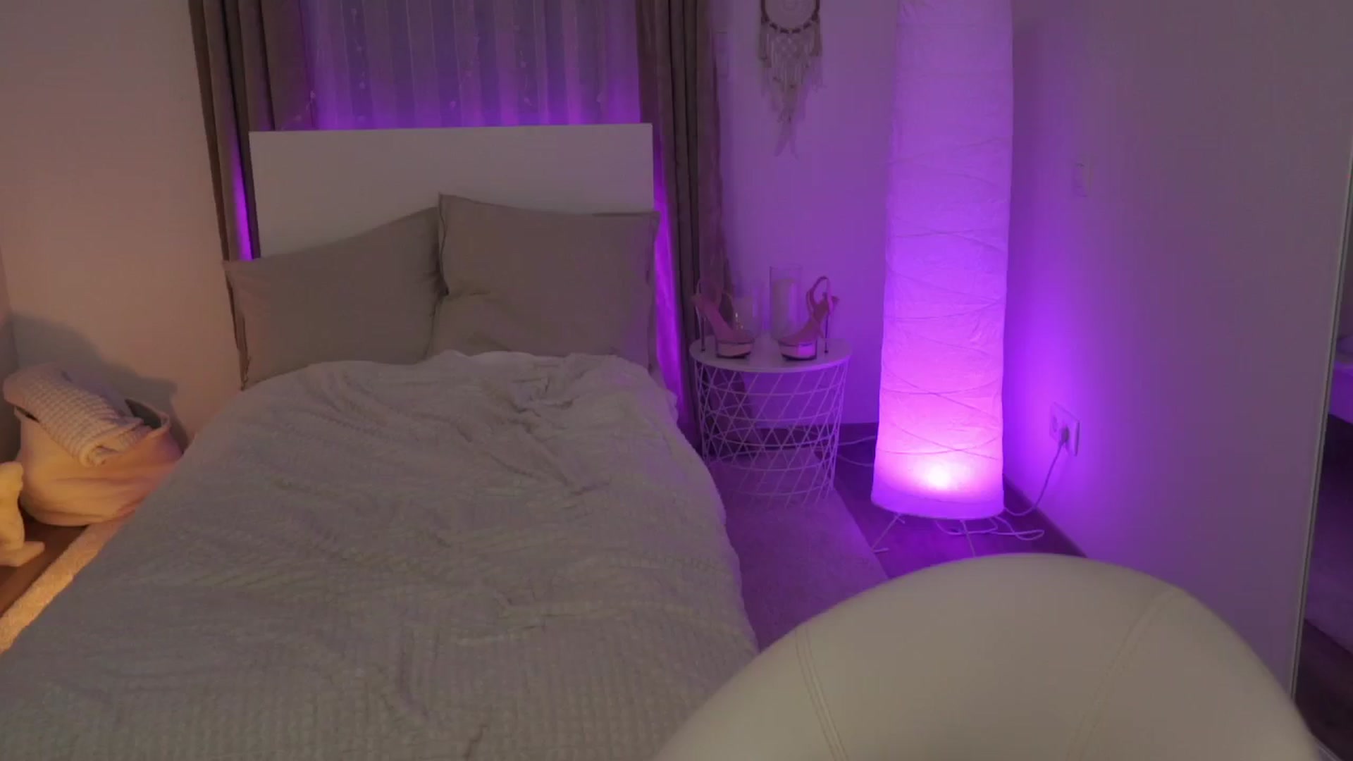 Gallery image thumbnail from EmmaaSnow's myfreecams stream on, 05/30/2024, 02:34 image 13 of 20