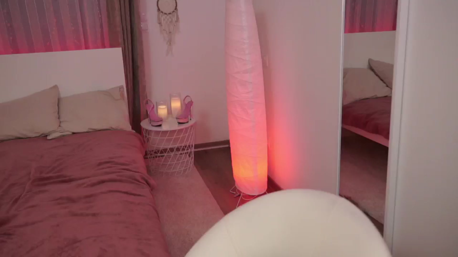 Gallery image thumbnail from EmmaaSnow's myfreecams stream on, 06/02/2024, 21:40 image 17 of 20