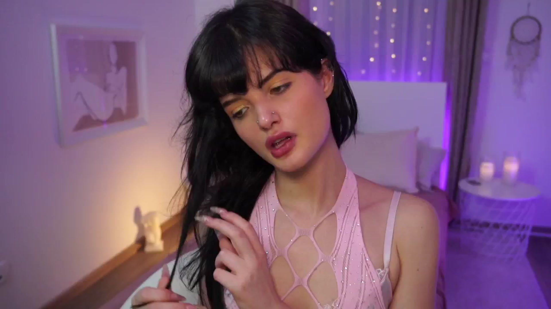 Gallery image thumbnail from EmmaaSnow's myfreecams stream on, 06/09/2024, 24:42 image 14 of 20