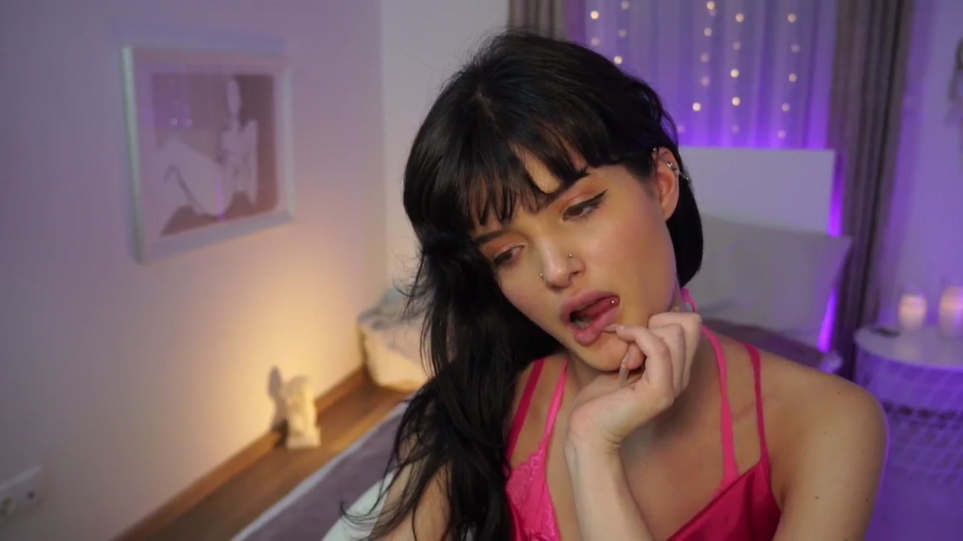 Gallery image thumbnail from EmmaaSnow's myfreecams stream on, 06/09/2024, 17:53 image 20 of 20
