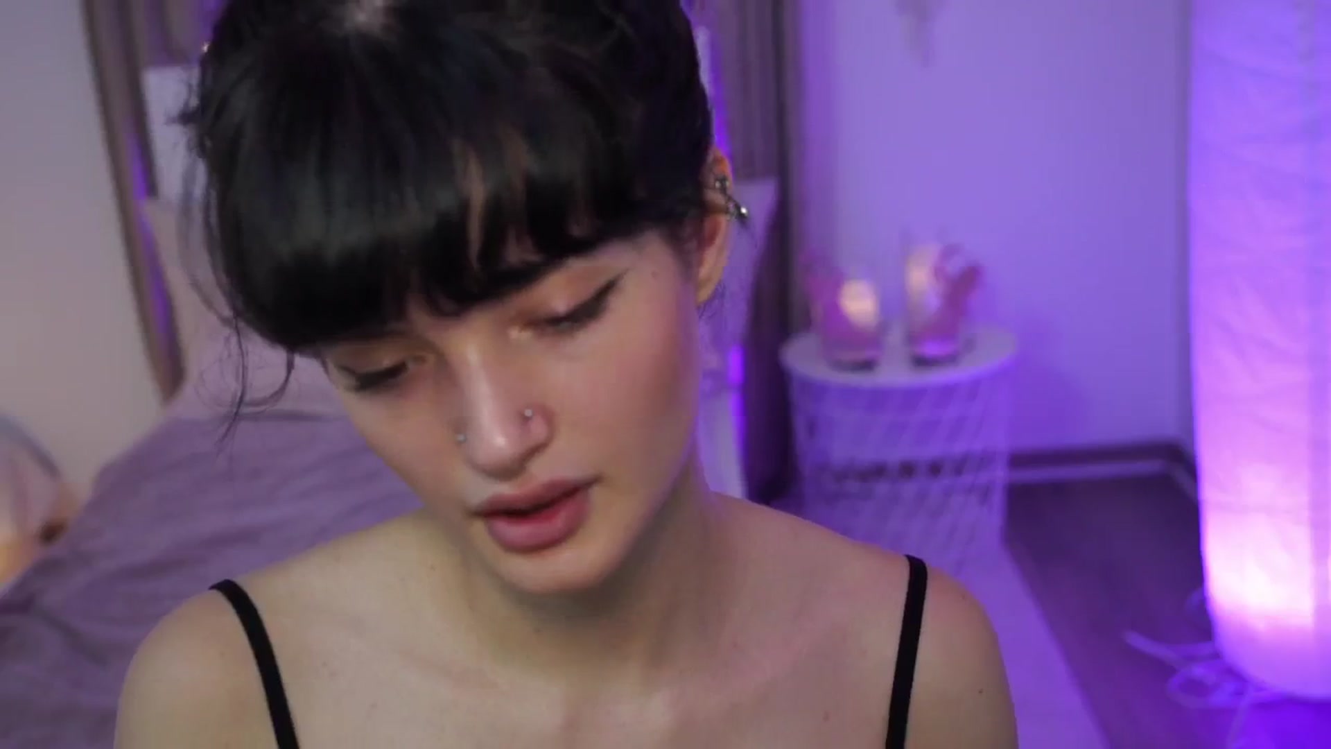 Gallery image thumbnail from EmmaaSnow's myfreecams stream on, 06/12/2024, 11:40 image 14 of 20