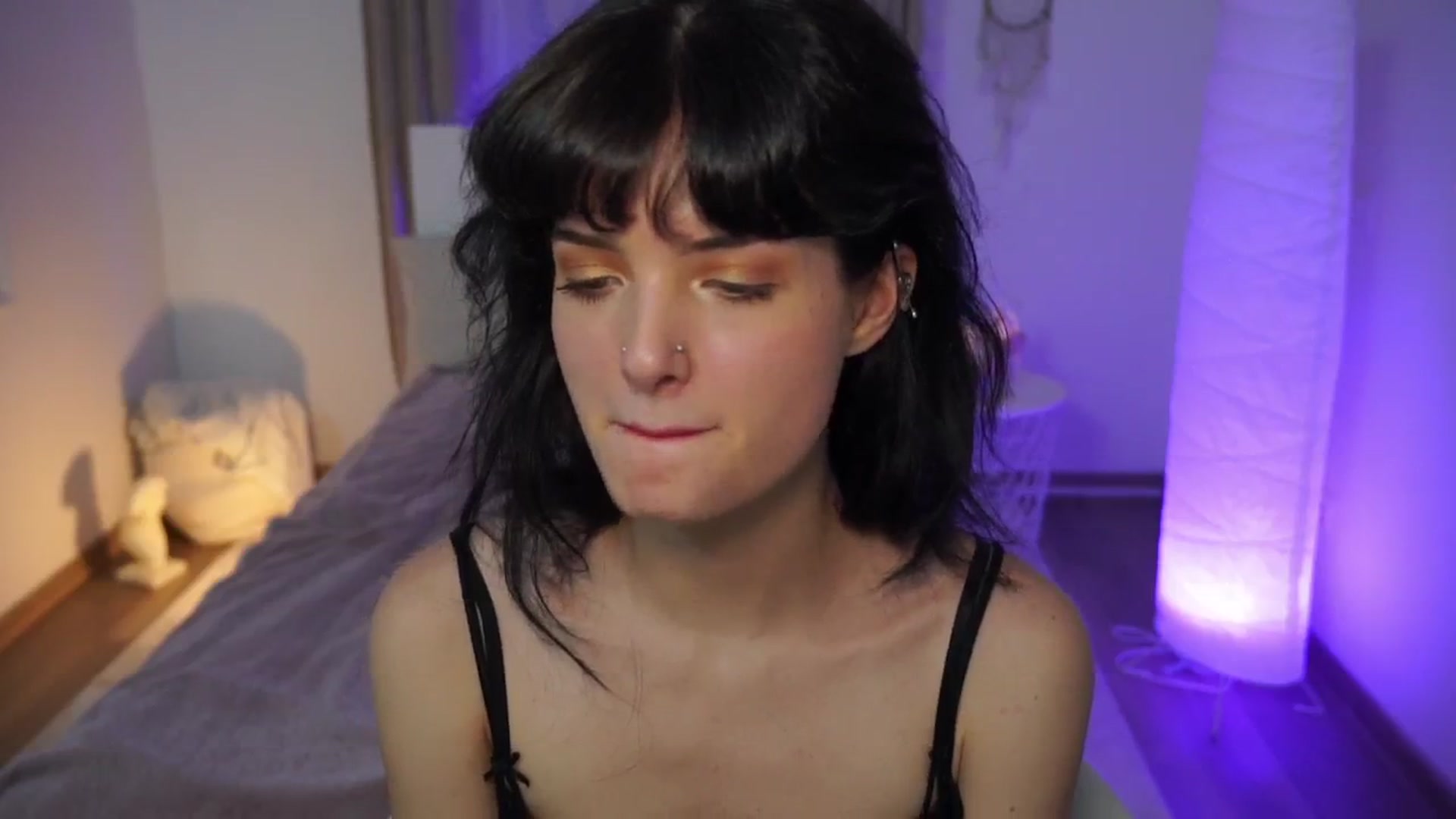 Gallery image thumbnail from EmmaaSnow's myfreecams stream on, 06/16/2024, 21:58 image 2 of 20