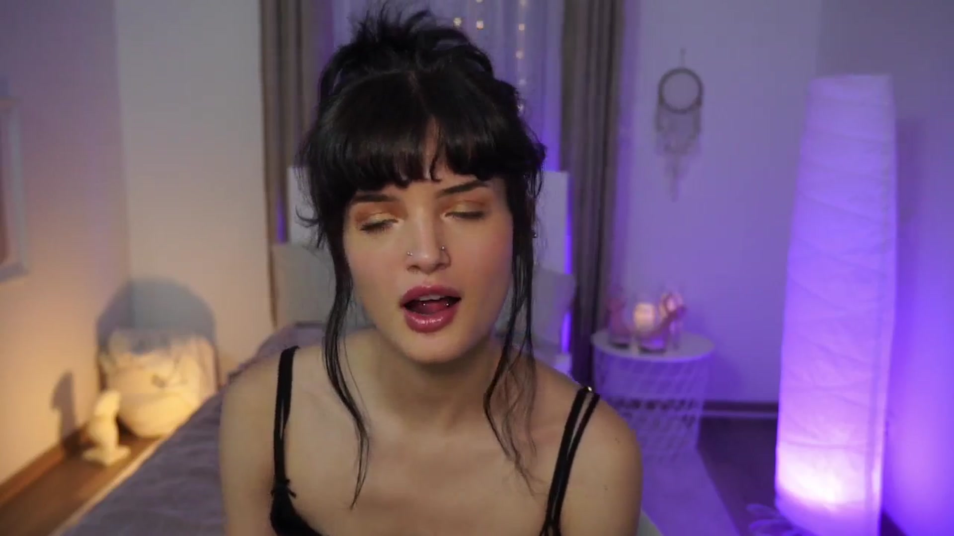 Gallery image thumbnail from EmmaaSnow's myfreecams stream on, 06/16/2024, 22:55 image 11 of 20