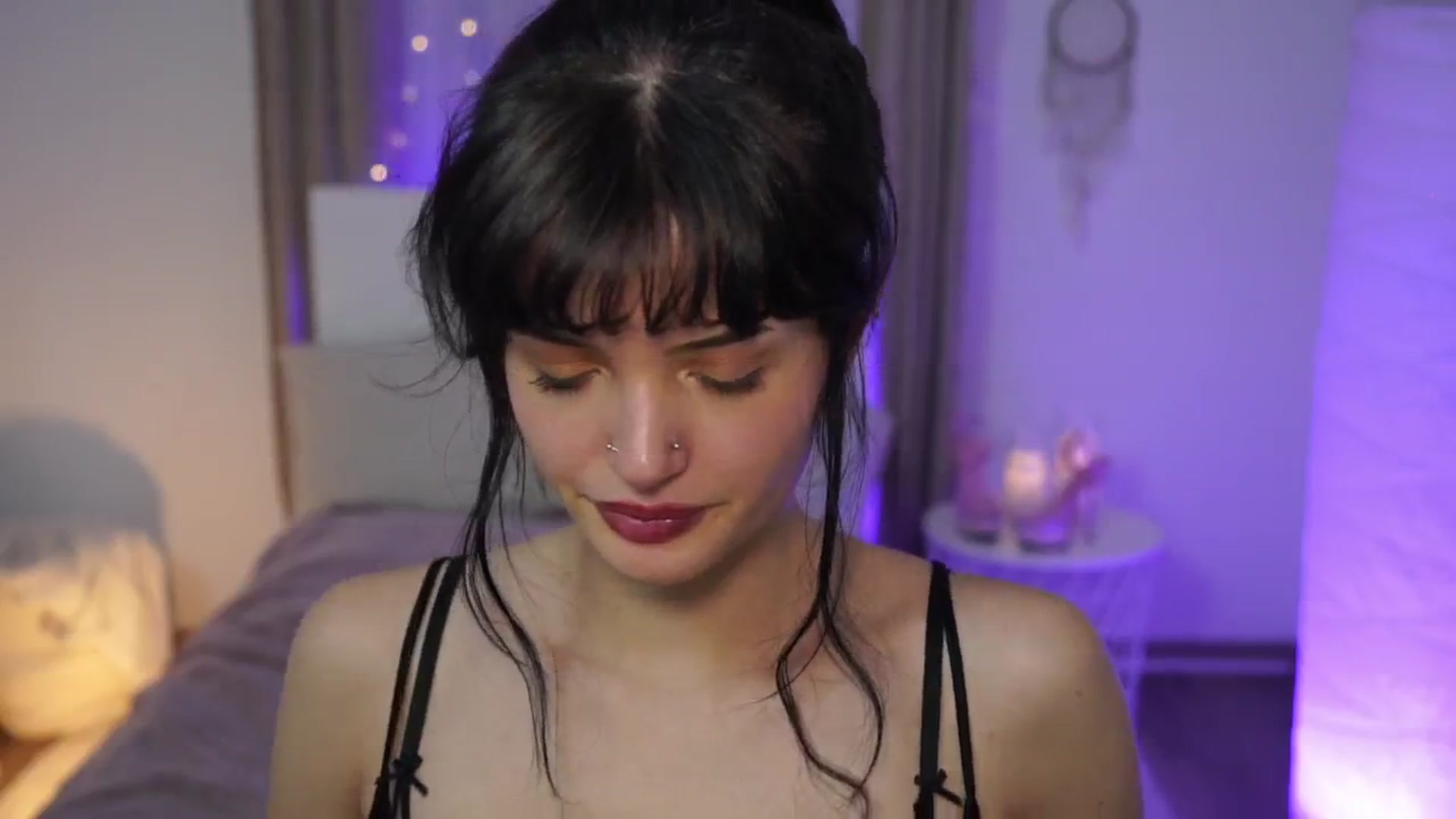 Gallery image thumbnail from EmmaaSnow's myfreecams stream on, 06/17/2024, 01:37 image 3 of 20