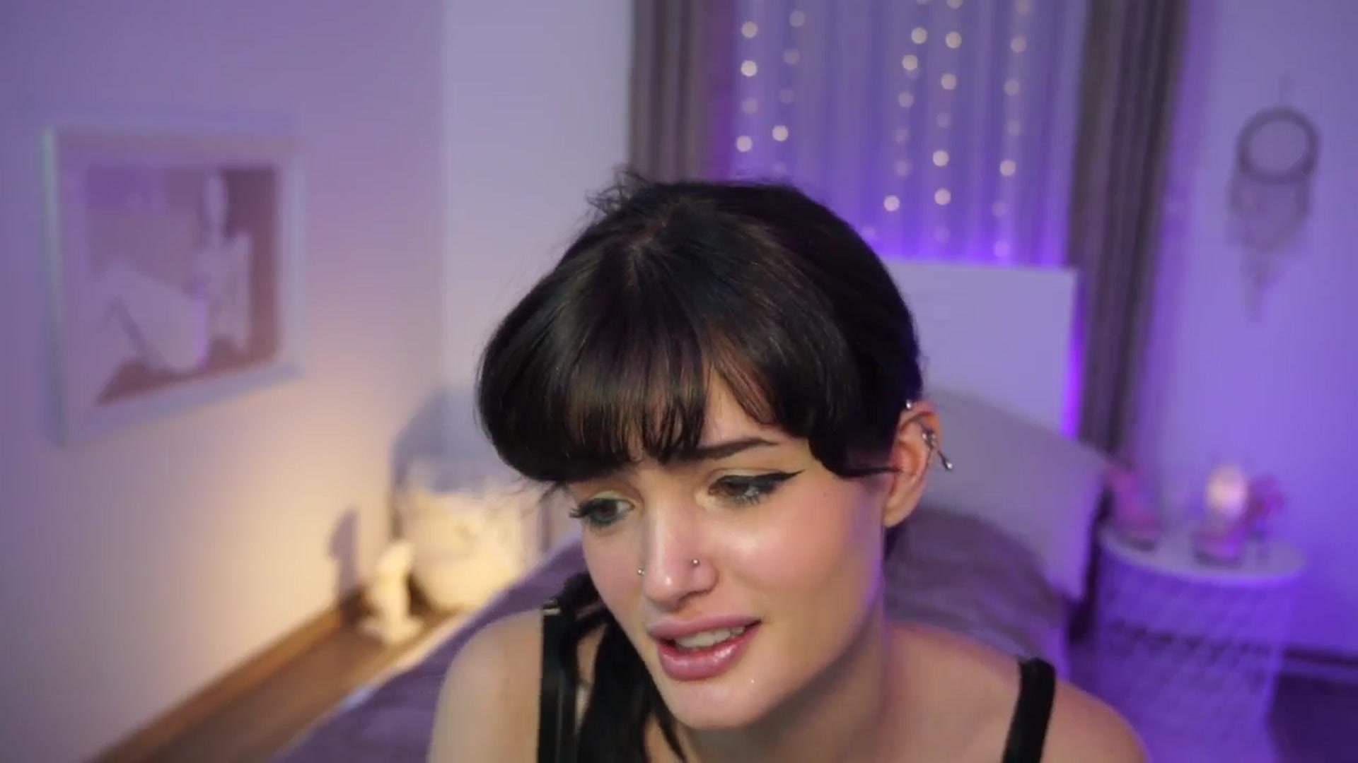 Gallery image thumbnail from EmmaaSnow's myfreecams stream on, 06/17/2024, 22:56 image 7 of 20