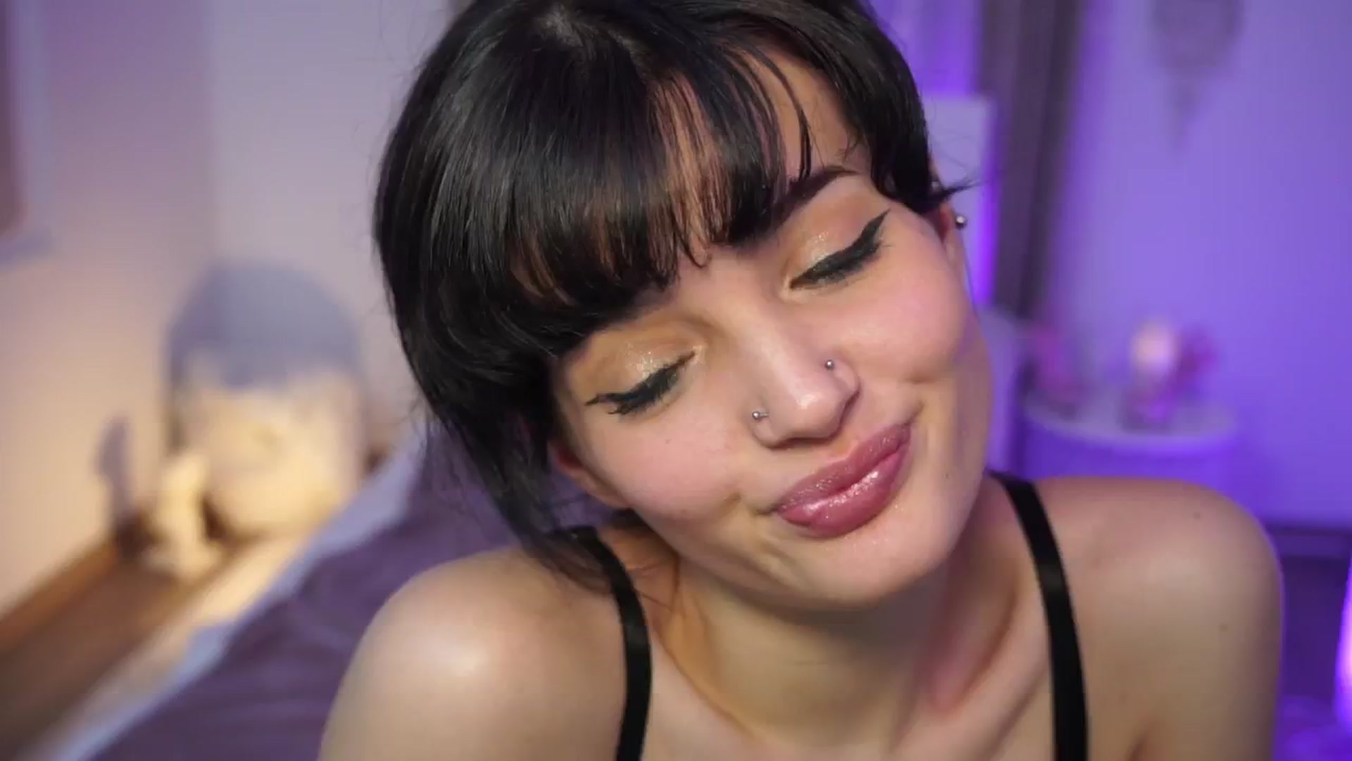 Gallery image thumbnail from EmmaaSnow's myfreecams stream on, 06/18/2024, 24:33 image 10 of 20
