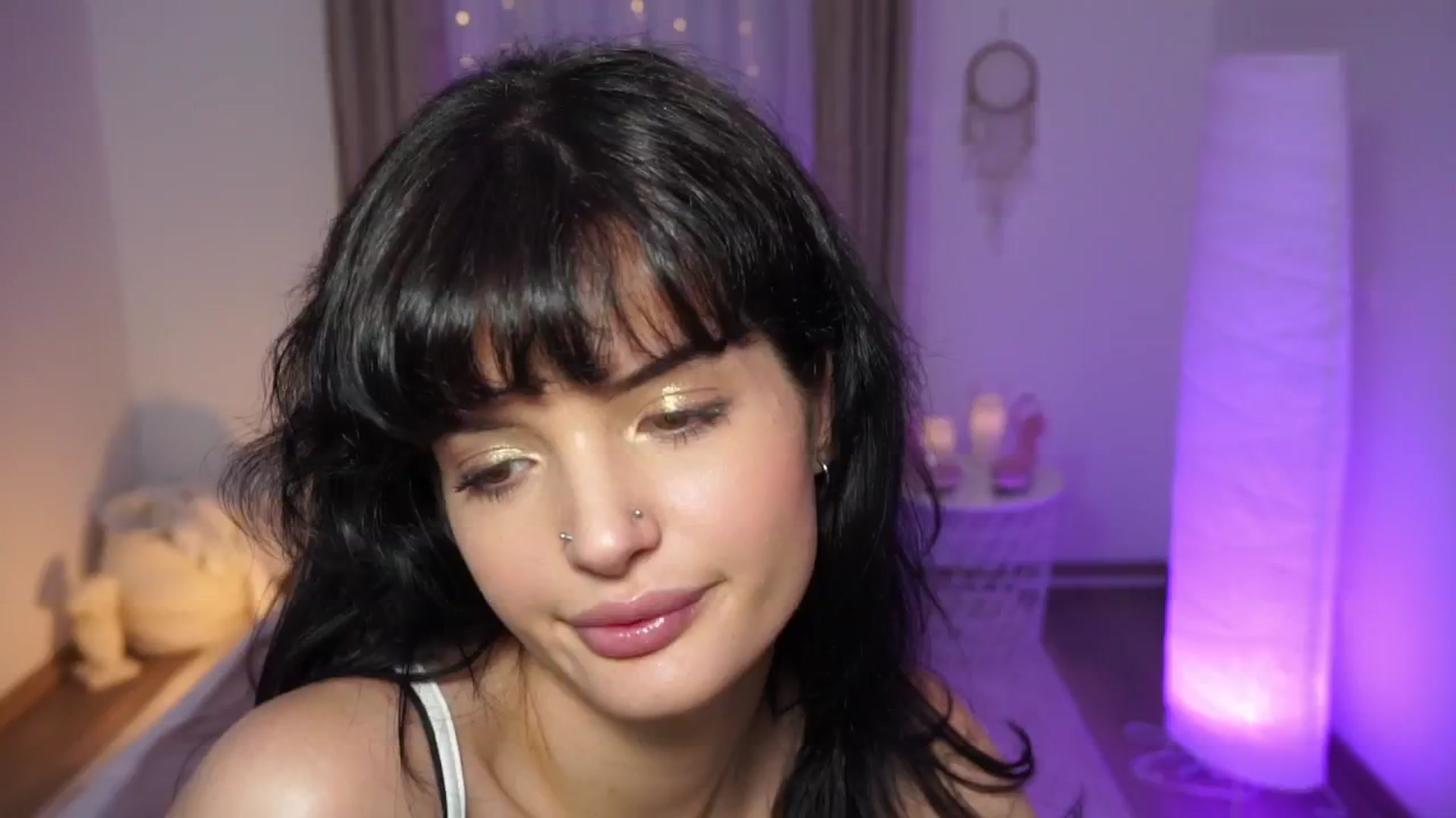 Gallery image thumbnail from EmmaaSnow's myfreecams stream on, 06/19/2024, 18:27 image 1 of 20