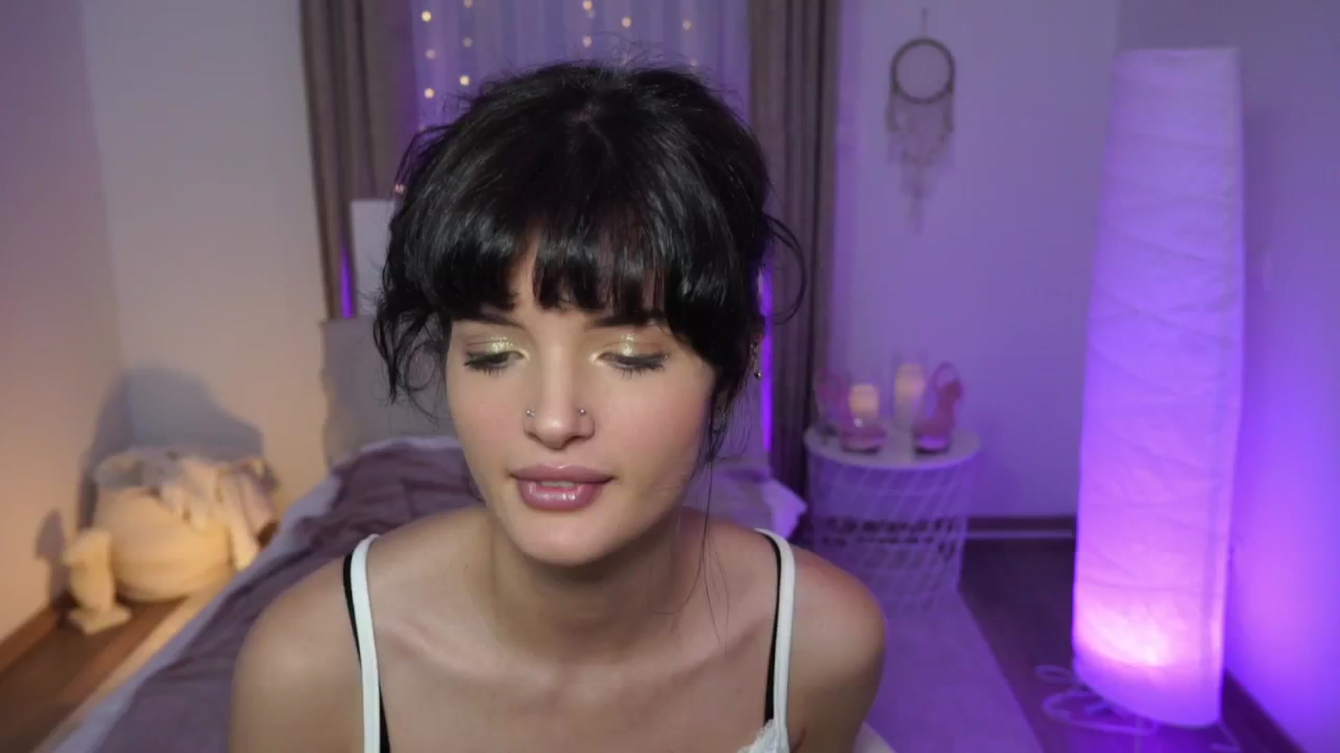 Gallery image thumbnail from EmmaaSnow's myfreecams stream on, 06/19/2024, 18:27 image 12 of 20