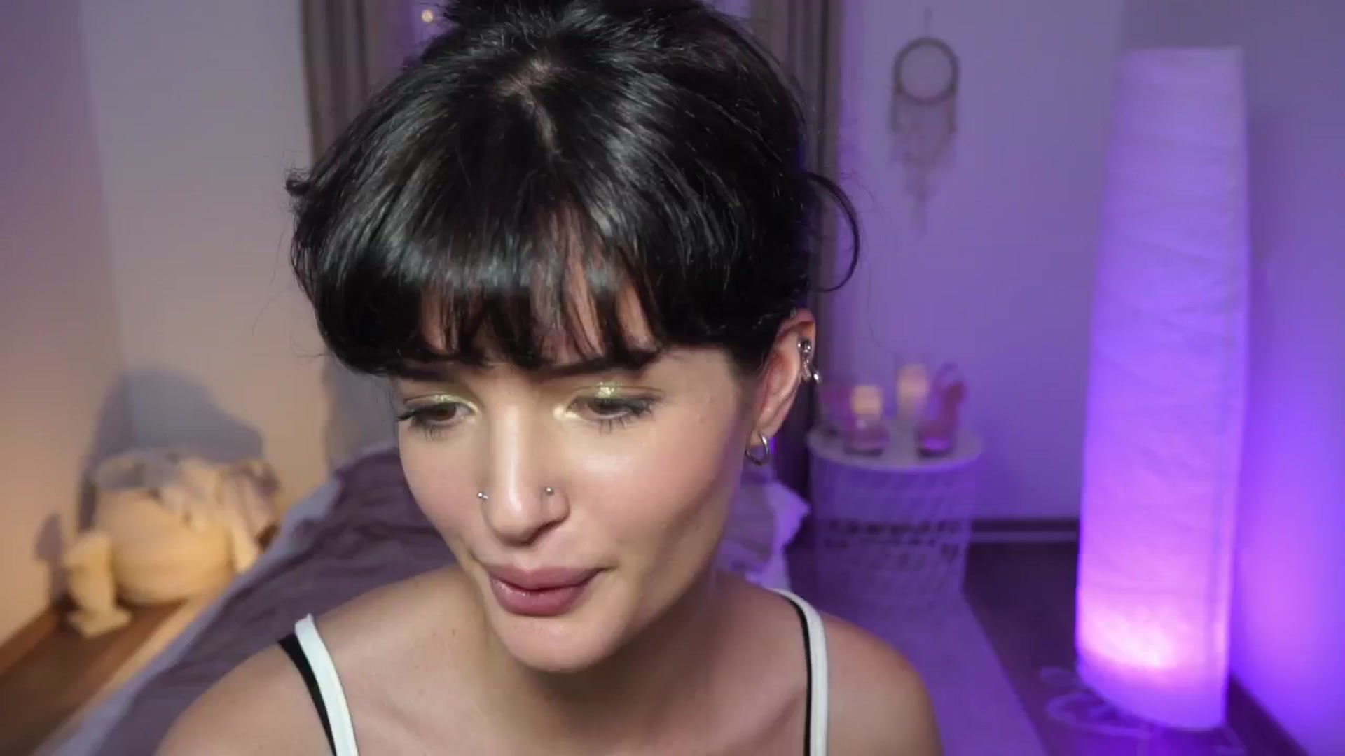Gallery image thumbnail from EmmaaSnow's myfreecams stream on, 06/19/2024, 18:27 image 4 of 20