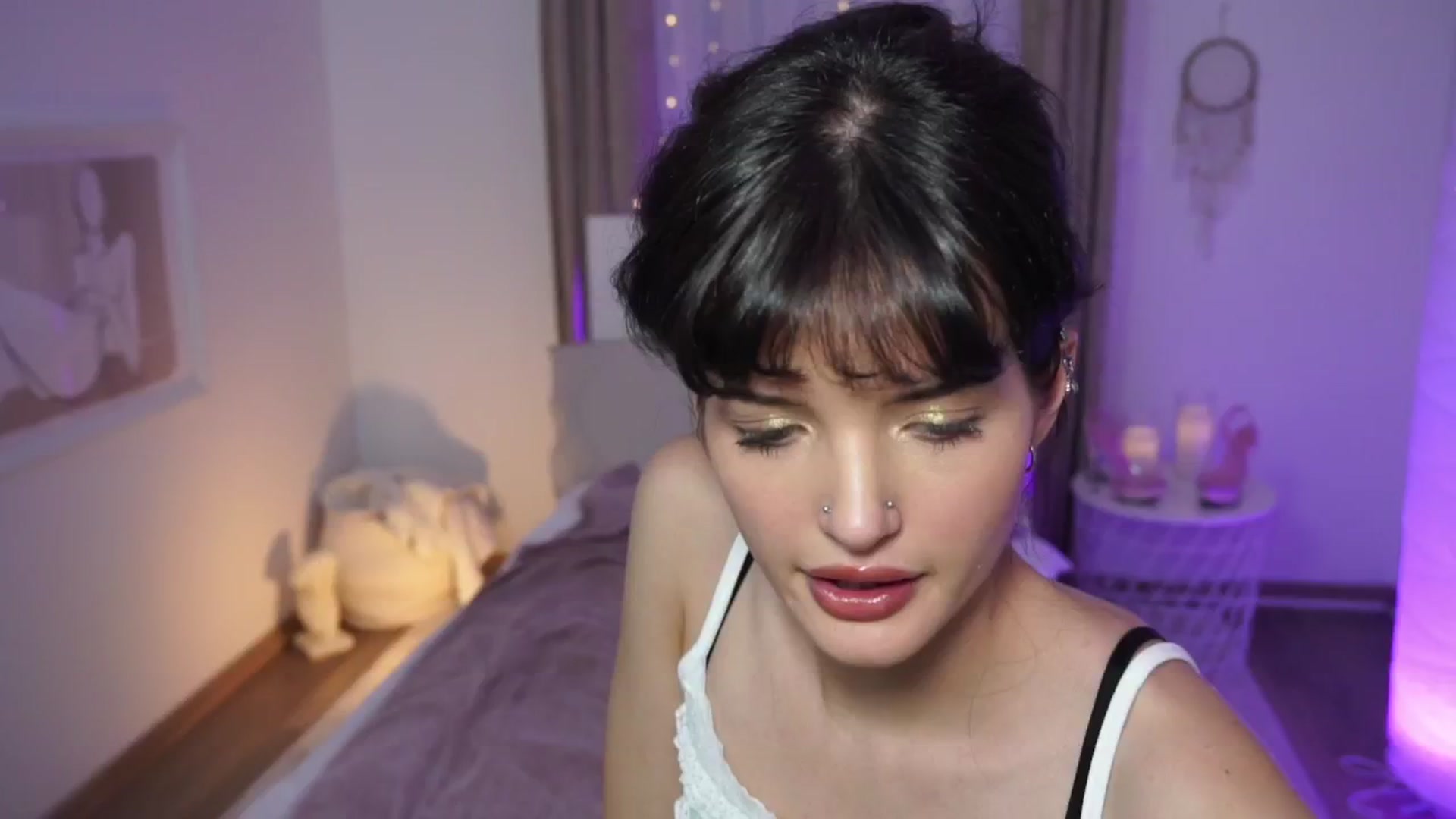 Gallery image thumbnail from EmmaaSnow's myfreecams stream on, 06/19/2024, 19:56 image 1 of 20