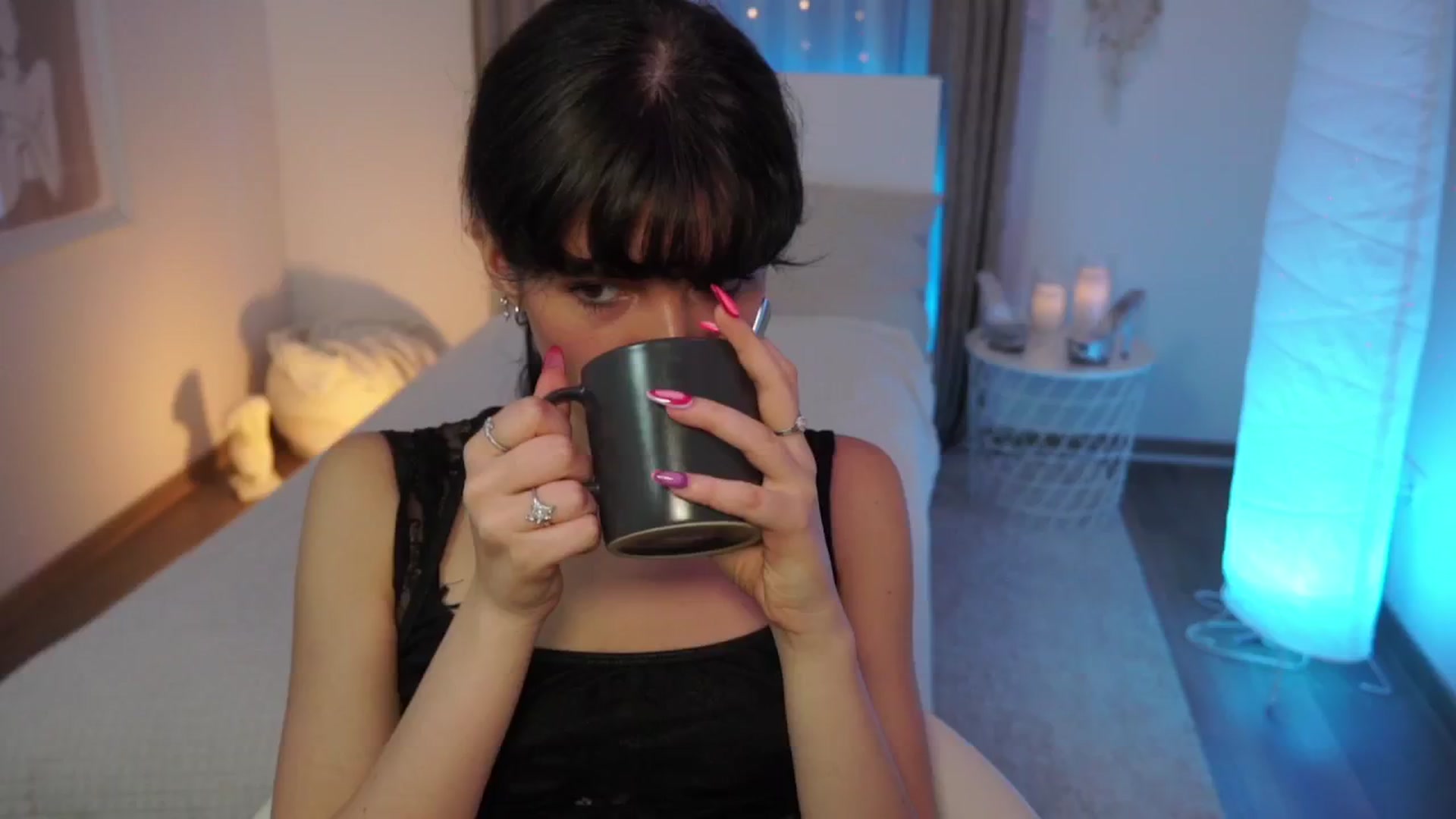 Gallery image thumbnail from EmmaaSnow's myfreecams stream on, 06/21/2024, 12:26 image 1 of 20