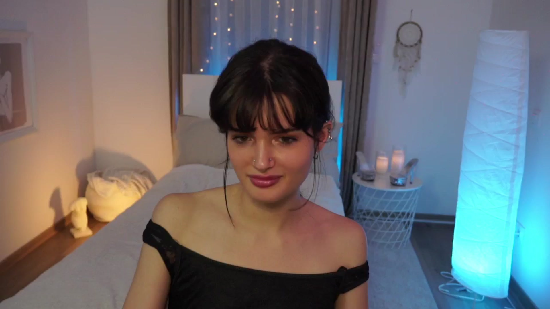 Gallery image thumbnail from EmmaaSnow's myfreecams stream on, 06/21/2024, 12:26 image 14 of 20