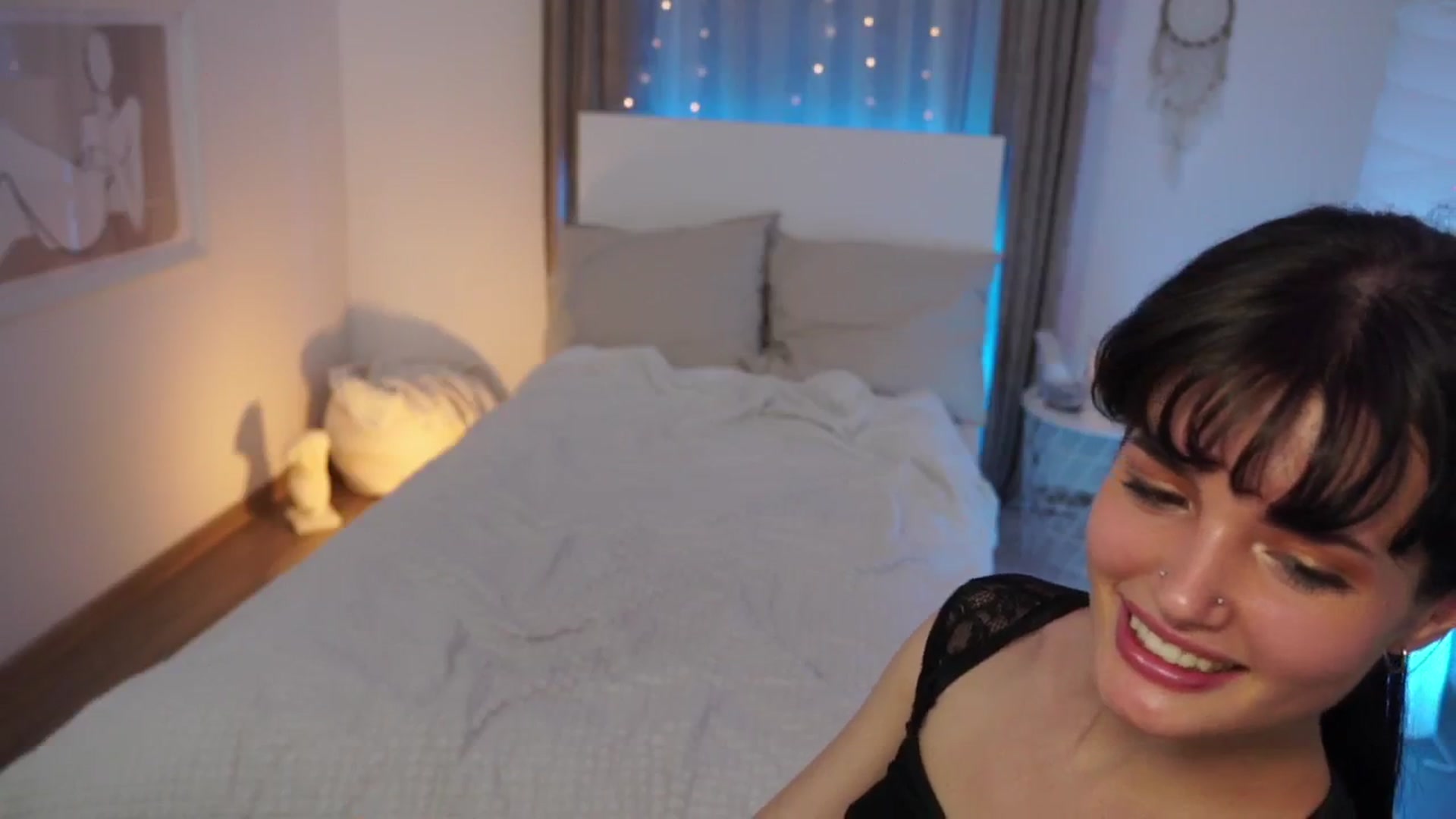 Gallery image thumbnail from EmmaaSnow's myfreecams stream on, 06/21/2024, 13:36 image 4 of 20