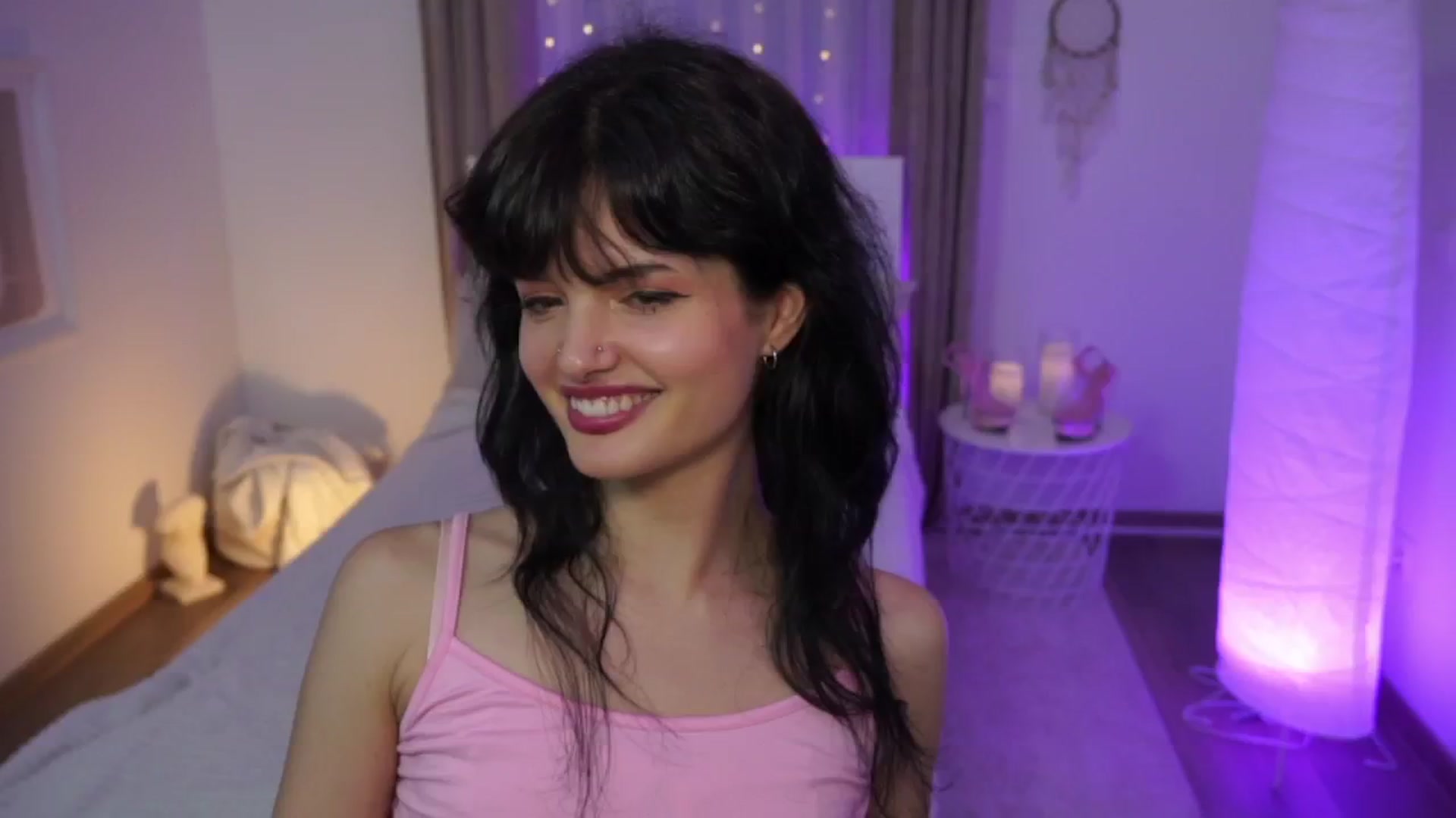 Gallery image thumbnail from EmmaaSnow's myfreecams stream on, 06/22/2024, 08:59 image 13 of 20