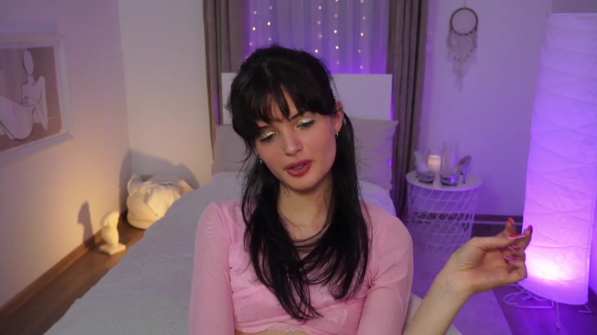 Gallery image thumbnail from EmmaaSnow's myfreecams stream on, 06/23/2024, 20:17 image 12 of 20
