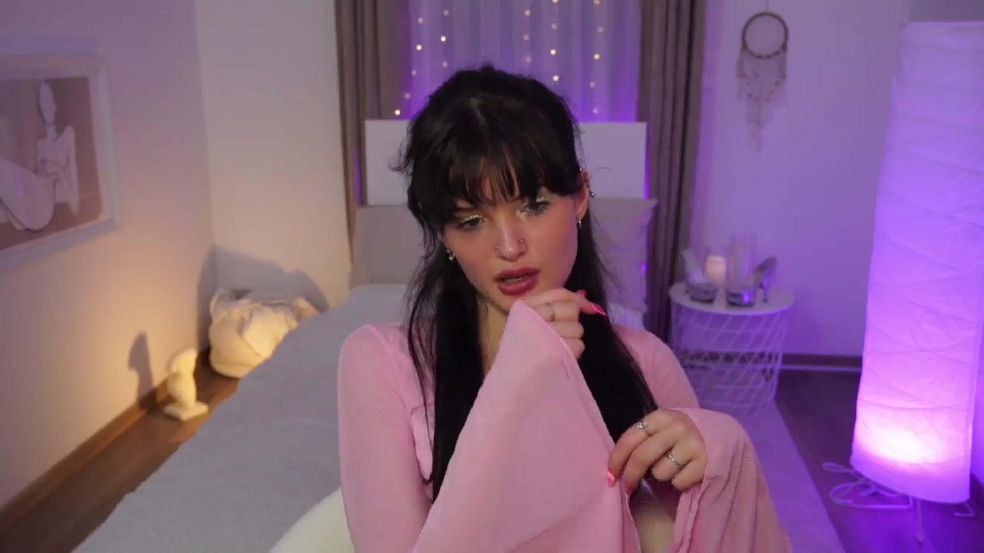 Gallery image thumbnail from EmmaaSnow's myfreecams stream on, 06/23/2024, 20:17 image 10 of 20