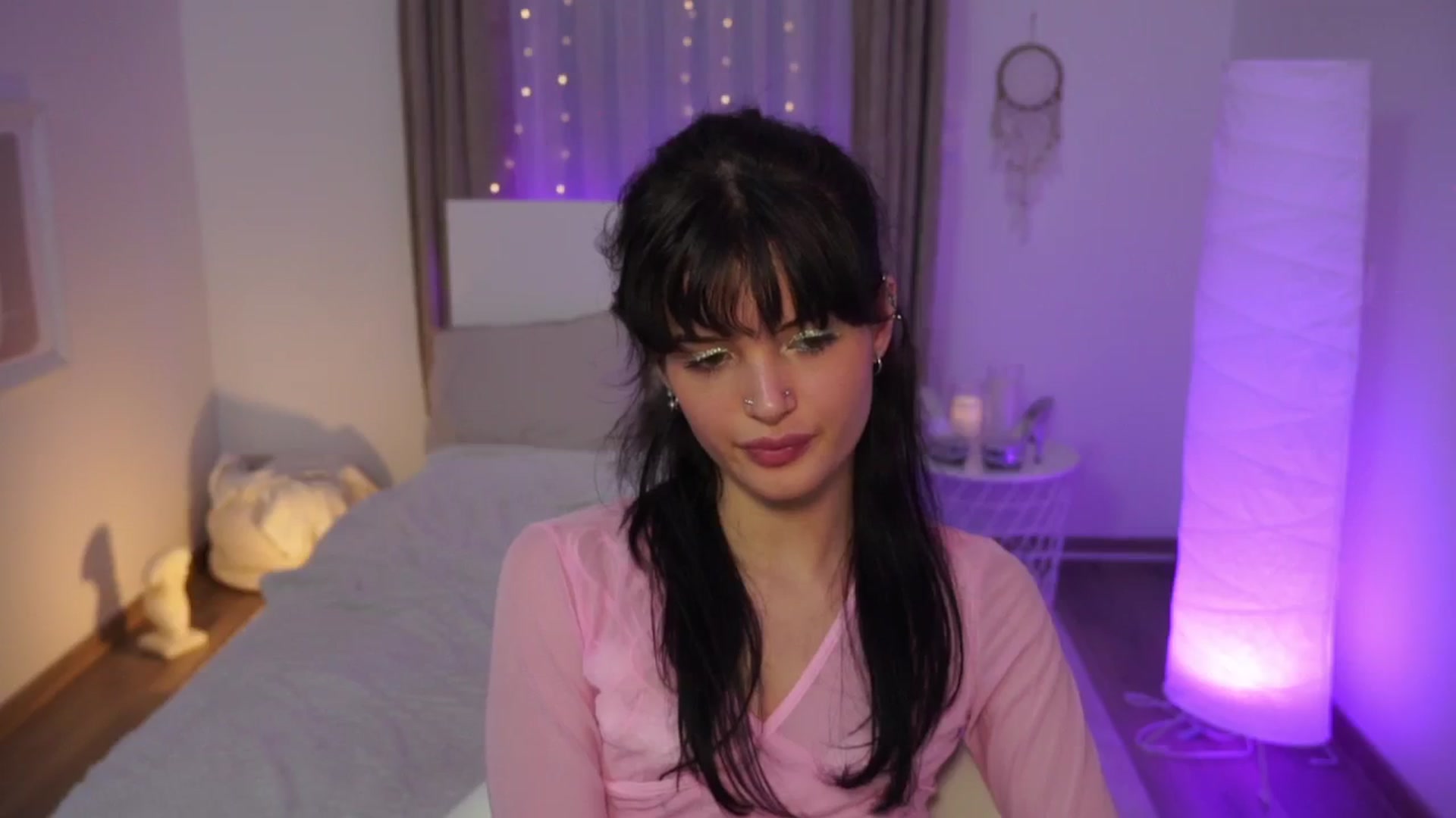 Gallery image thumbnail from EmmaaSnow's myfreecams stream on, 06/23/2024, 20:17 image 15 of 20