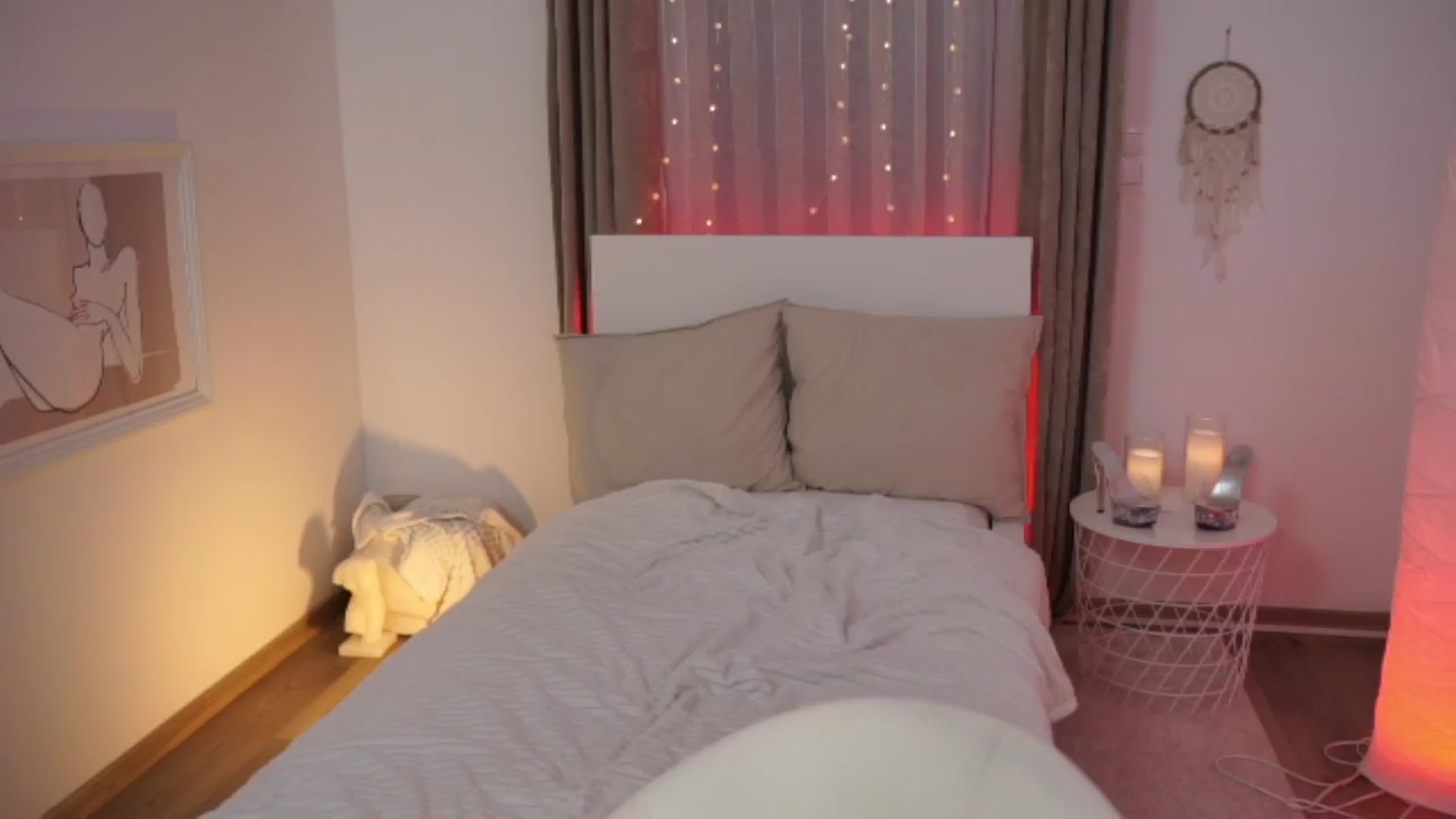Gallery image thumbnail from EmmaaSnow's myfreecams stream on, 06/25/2024, 12:02 image 3 of 20