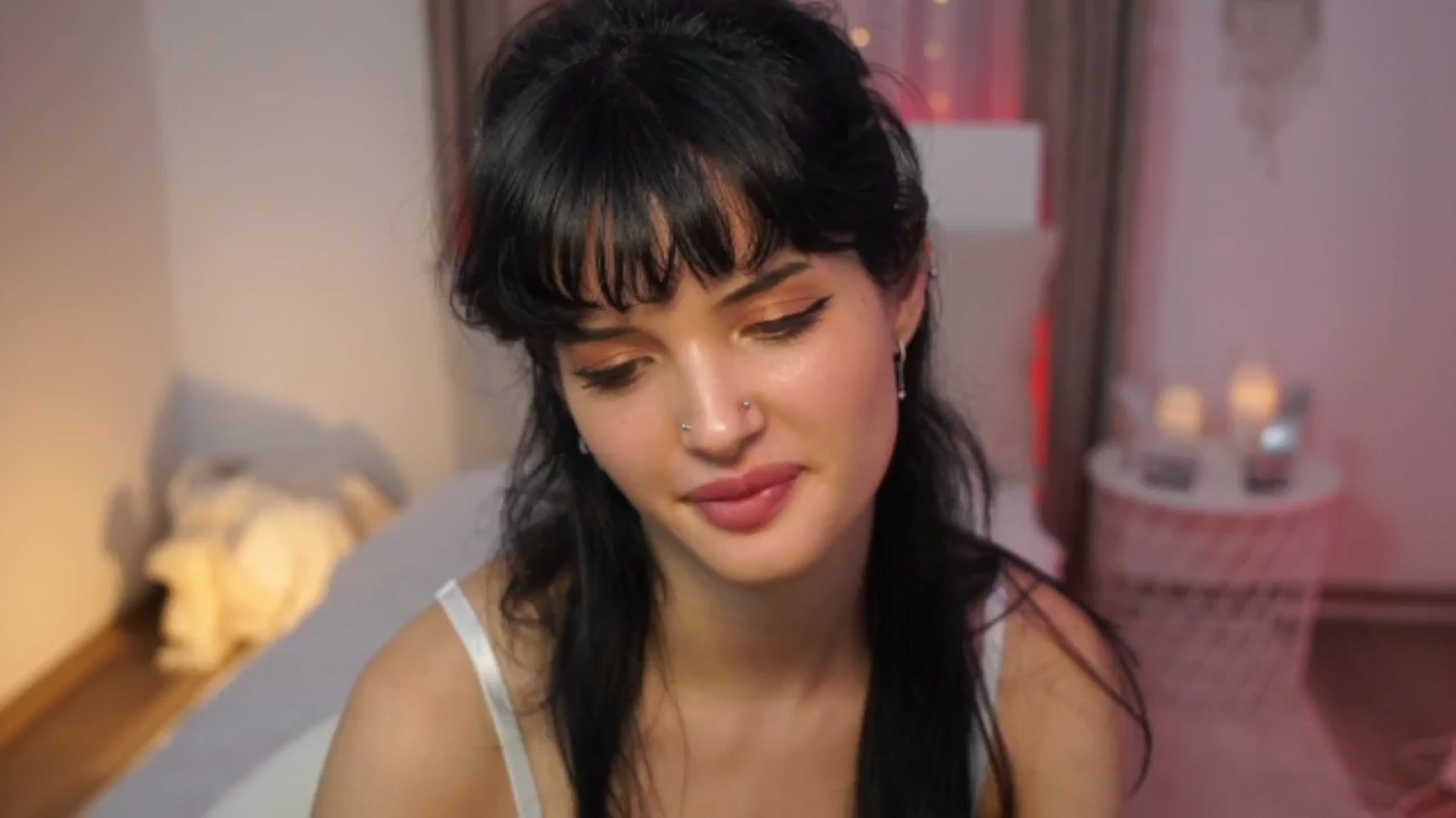 Gallery image thumbnail from EmmaaSnow's myfreecams stream on, 06/25/2024, 15:29 image 15 of 20
