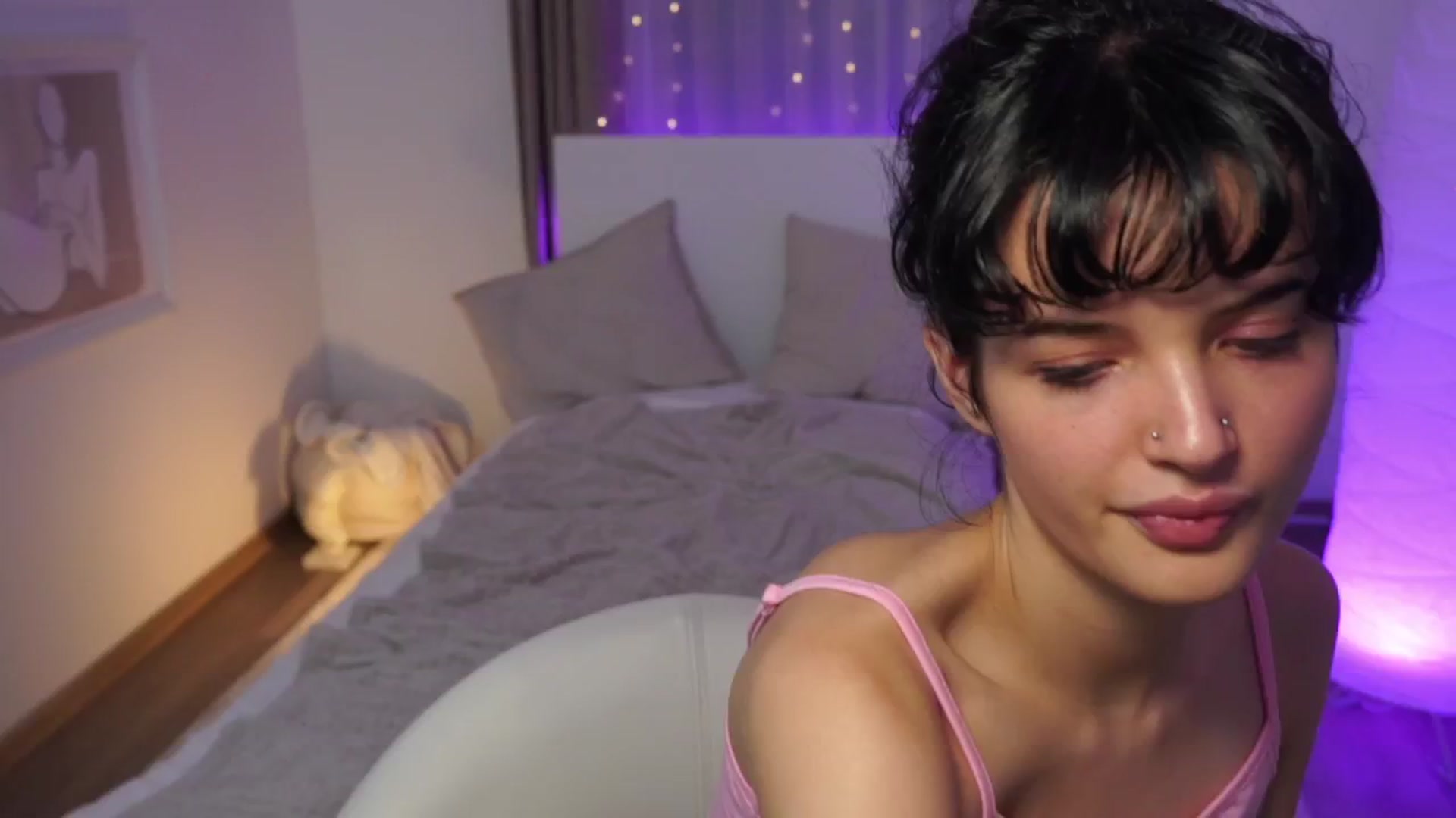 Gallery image thumbnail from EmmaaSnow's myfreecams stream on, 06/27/2024, 24:44 image 16 of 20