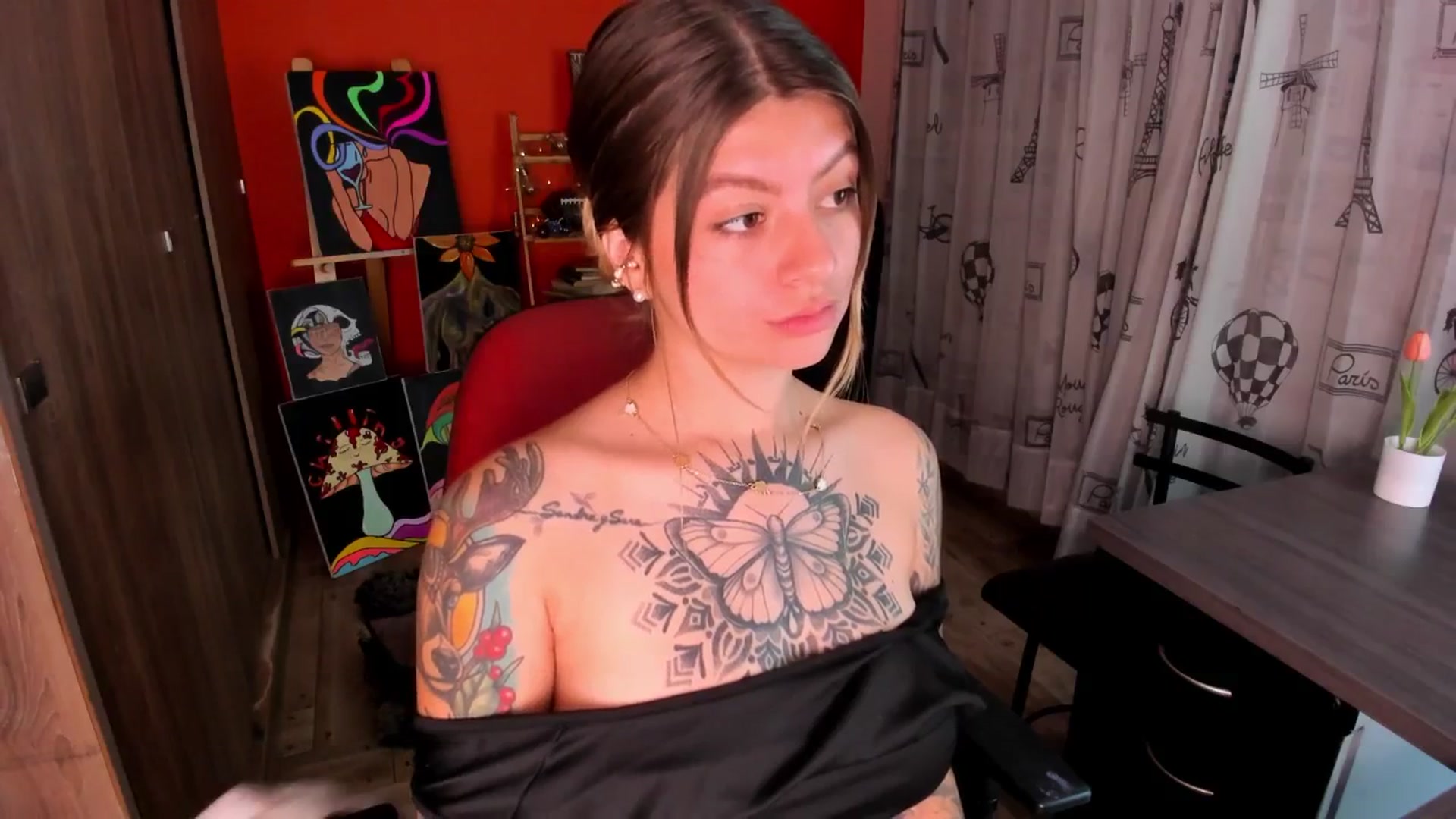 Gallery image thumbnail from Emmaa_hostt's myfreecams stream on, 06/19/2025, 01:30 image 19 of 20