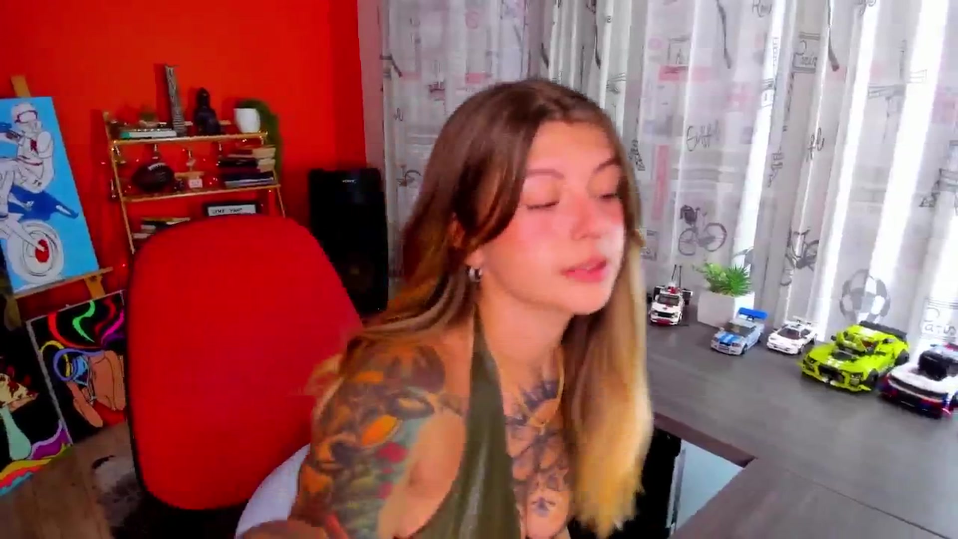 Gallery image thumbnail from Emmaa_hostt's myfreecams stream on, 08/04/2025, 23:10 image 4 of 20